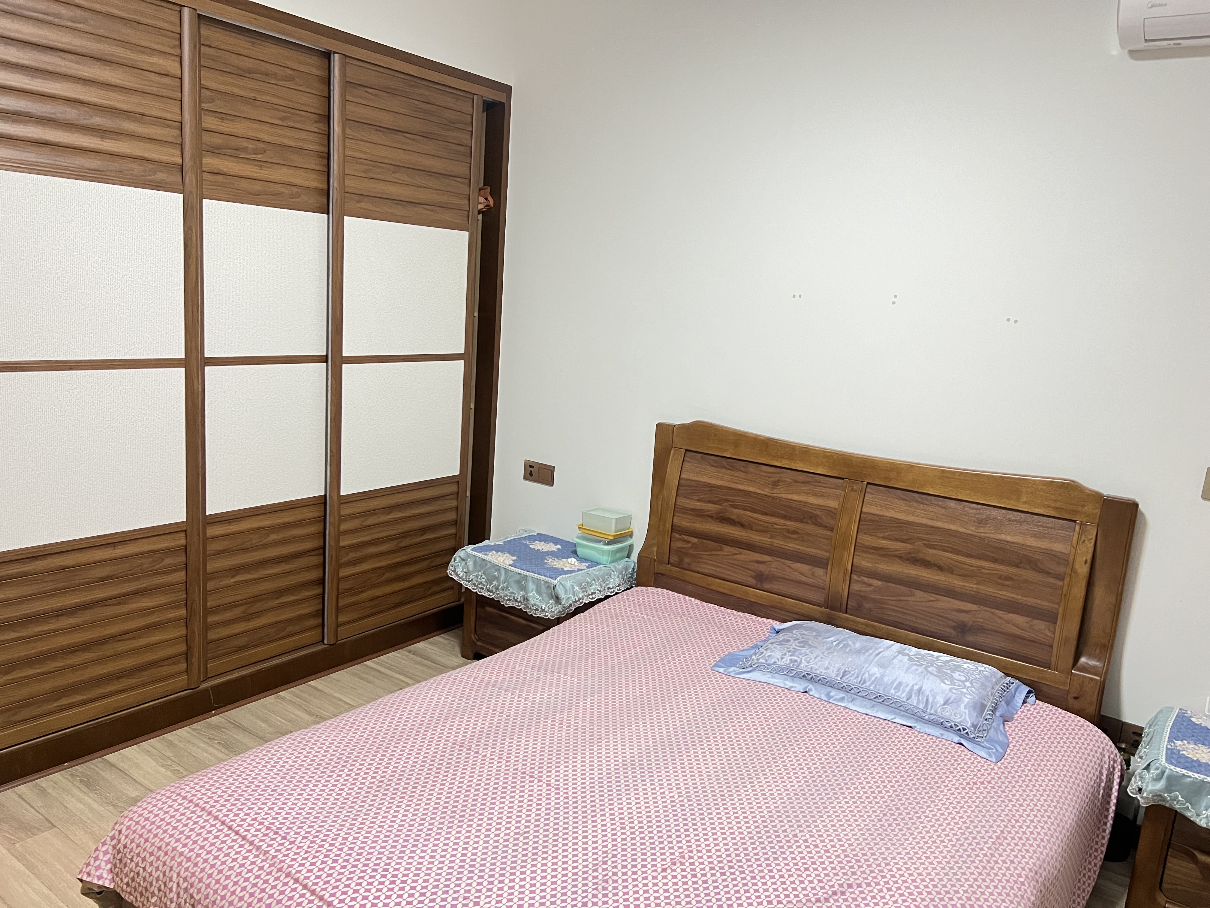 泰山一号 4室2厅2卫 84.0万 泰山一号 4室2厅2卫 84.0万室内图