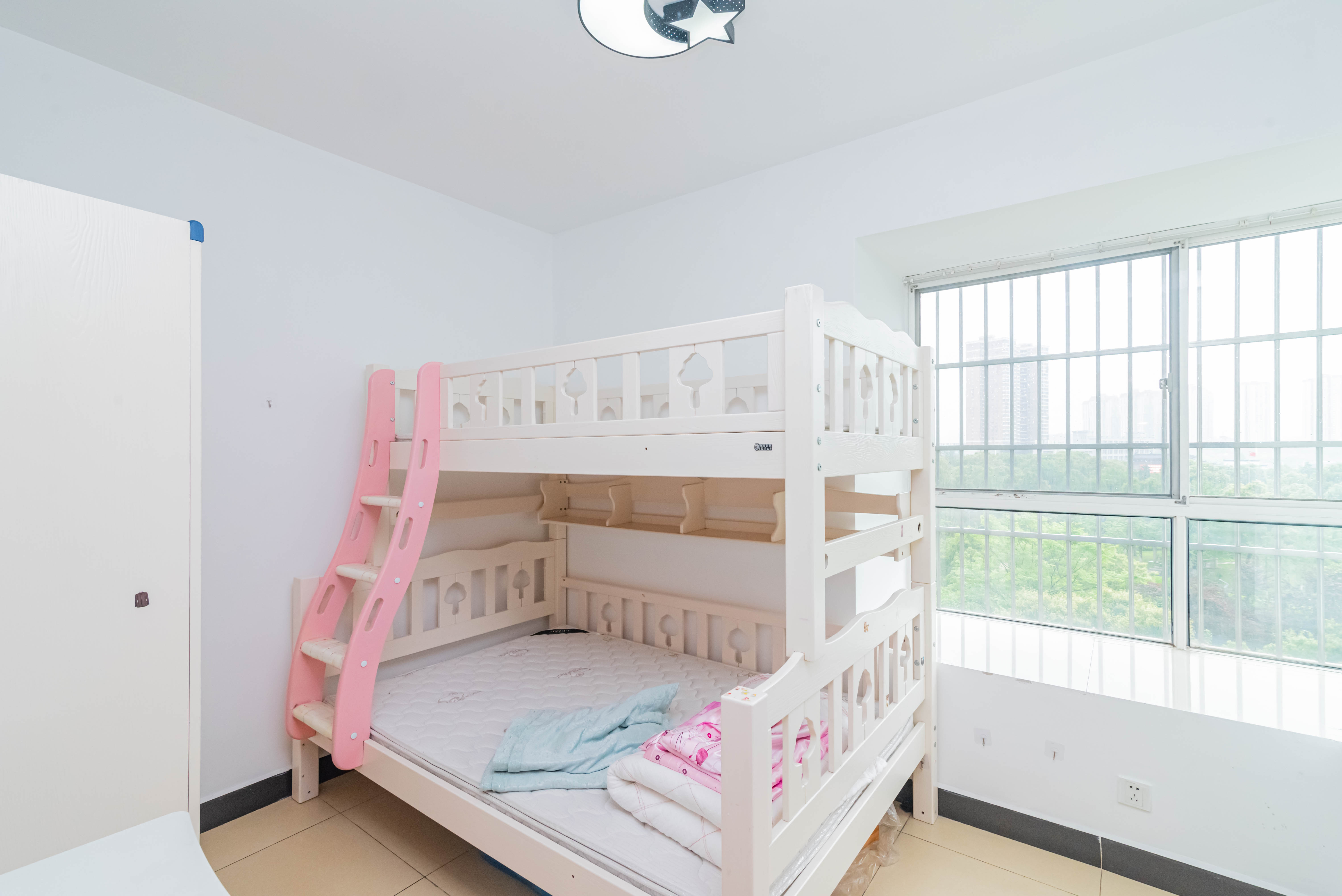 紫晶城 2室2厅1卫 60.00万 紫晶城 2室2厅1卫 60.00万卧室