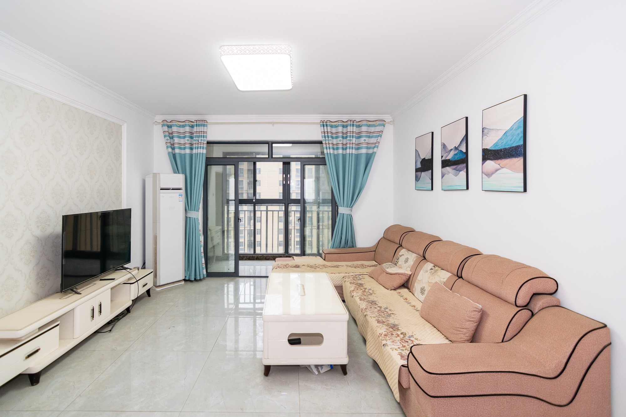 澳海澜庭 3室2厅2卫 88.5万 澳海澜庭 3室2厅2卫 88.5万客厅