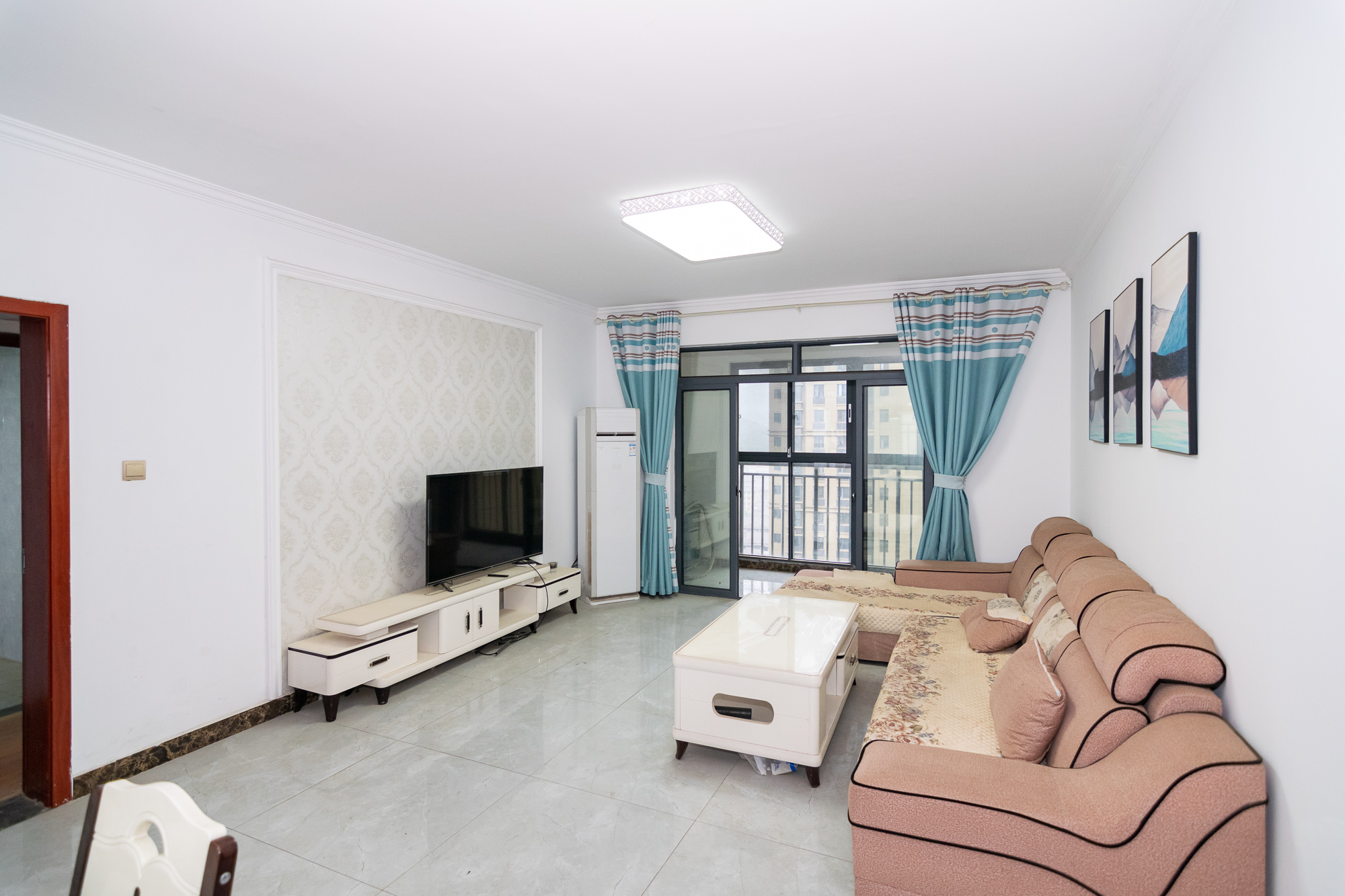 澳海澜庭 3室2厅2卫 88.5万 澳海澜庭 3室2厅2卫 88.5万客厅