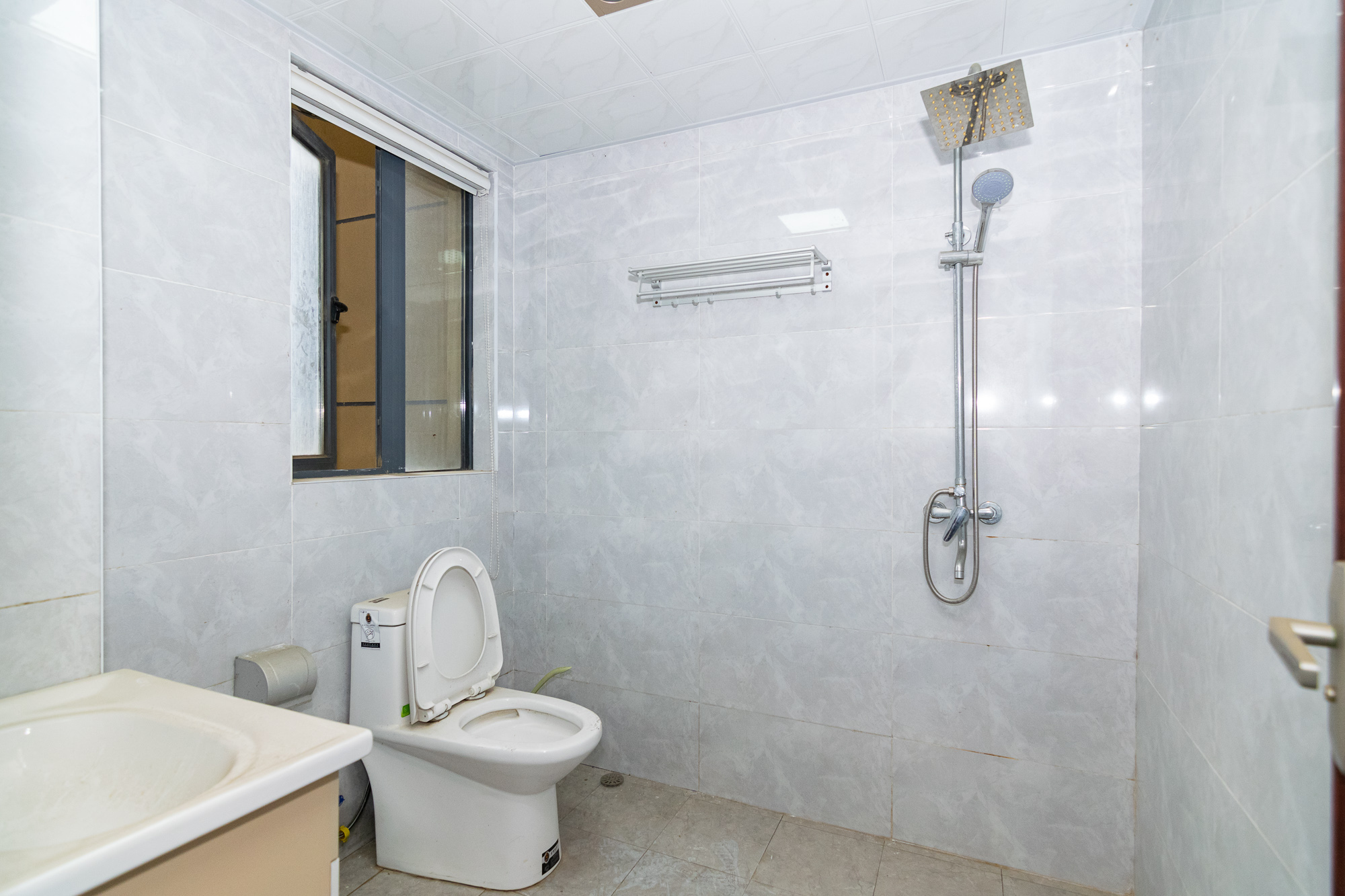 澳海澜庭 3室2厅2卫 88.5万 澳海澜庭 3室2厅2卫 88.5万卫生间