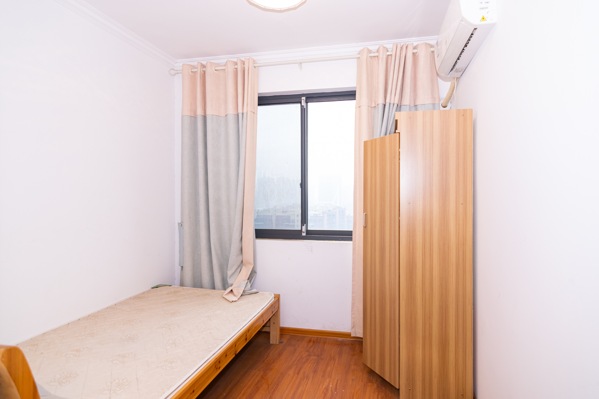 澳海澜庭 3室2厅2卫 88.5万 澳海澜庭 3室2厅2卫 88.5万卧室