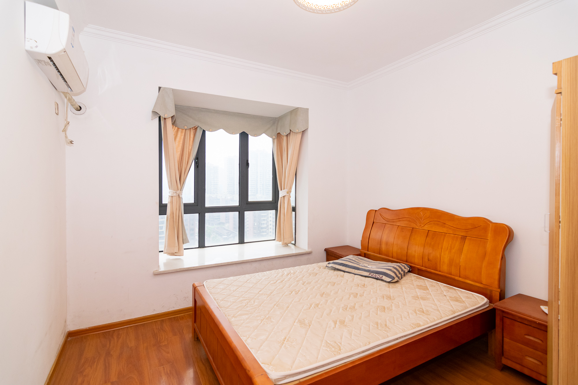 澳海澜庭 3室2厅2卫 88.5万 澳海澜庭 3室2厅2卫 88.5万卧室