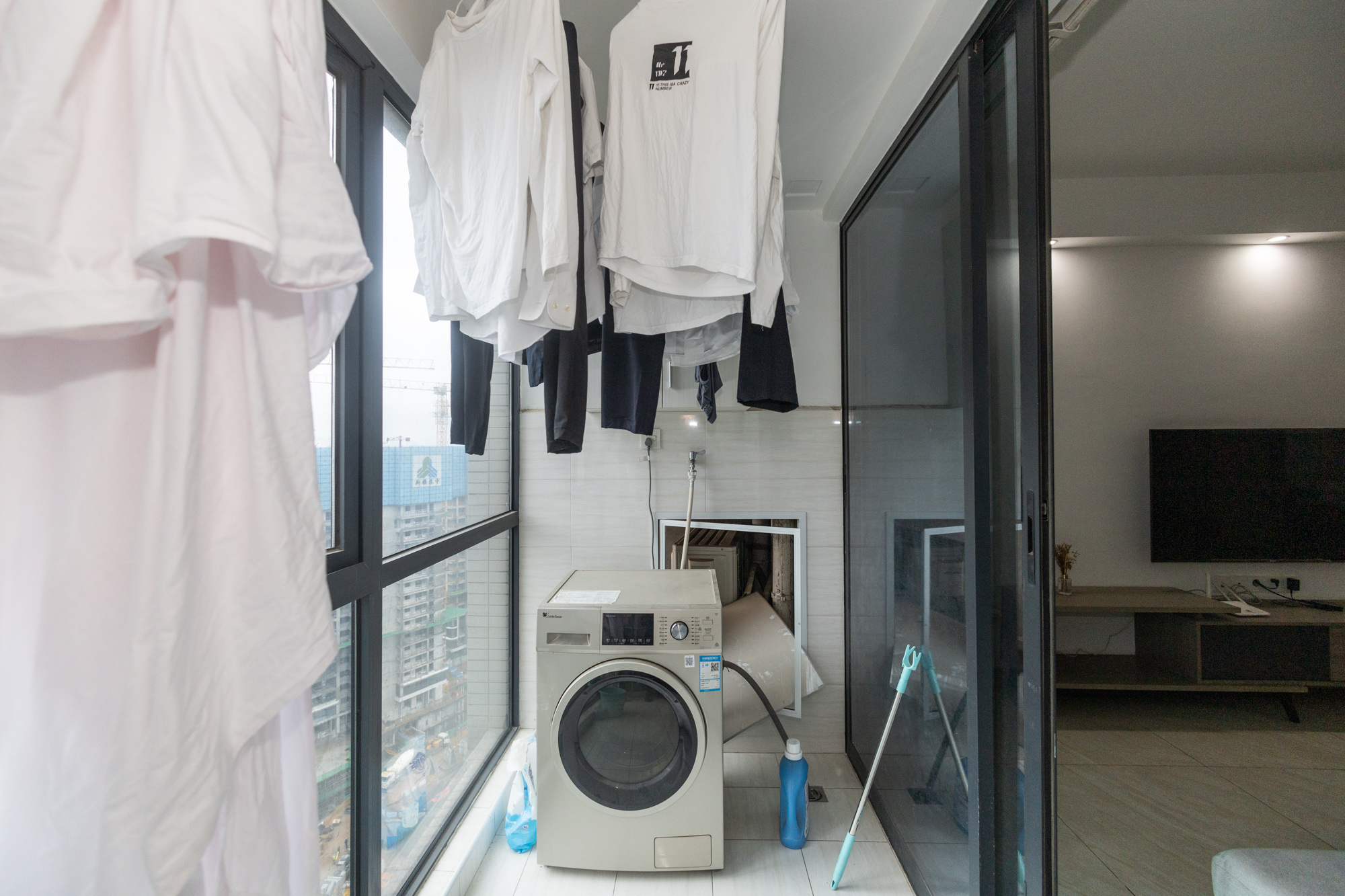 慢步江湾  3室2厅2卫   98.00万阳台
