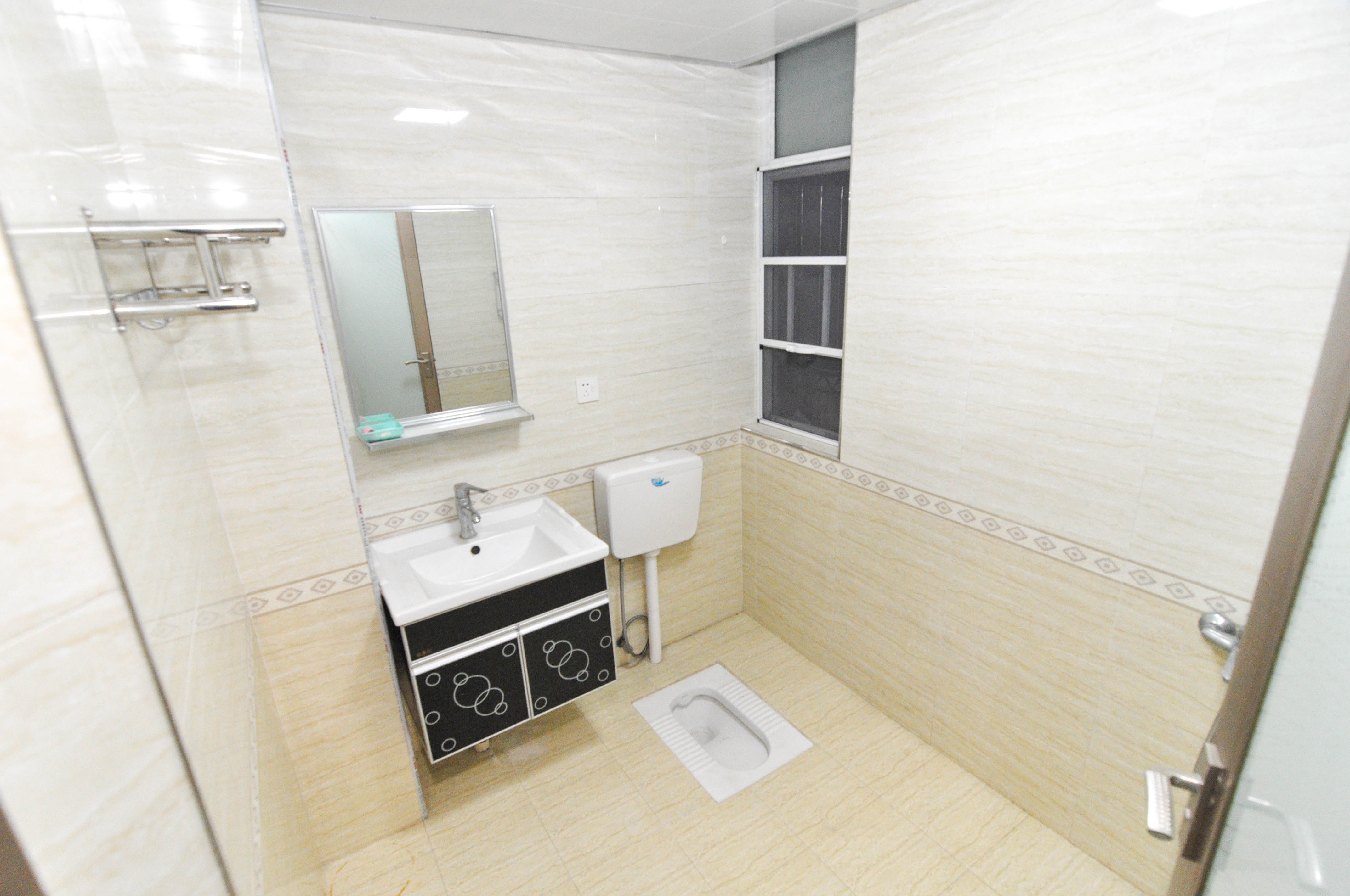 中房F联邦  4室2厅2卫    121.9万卫生间
