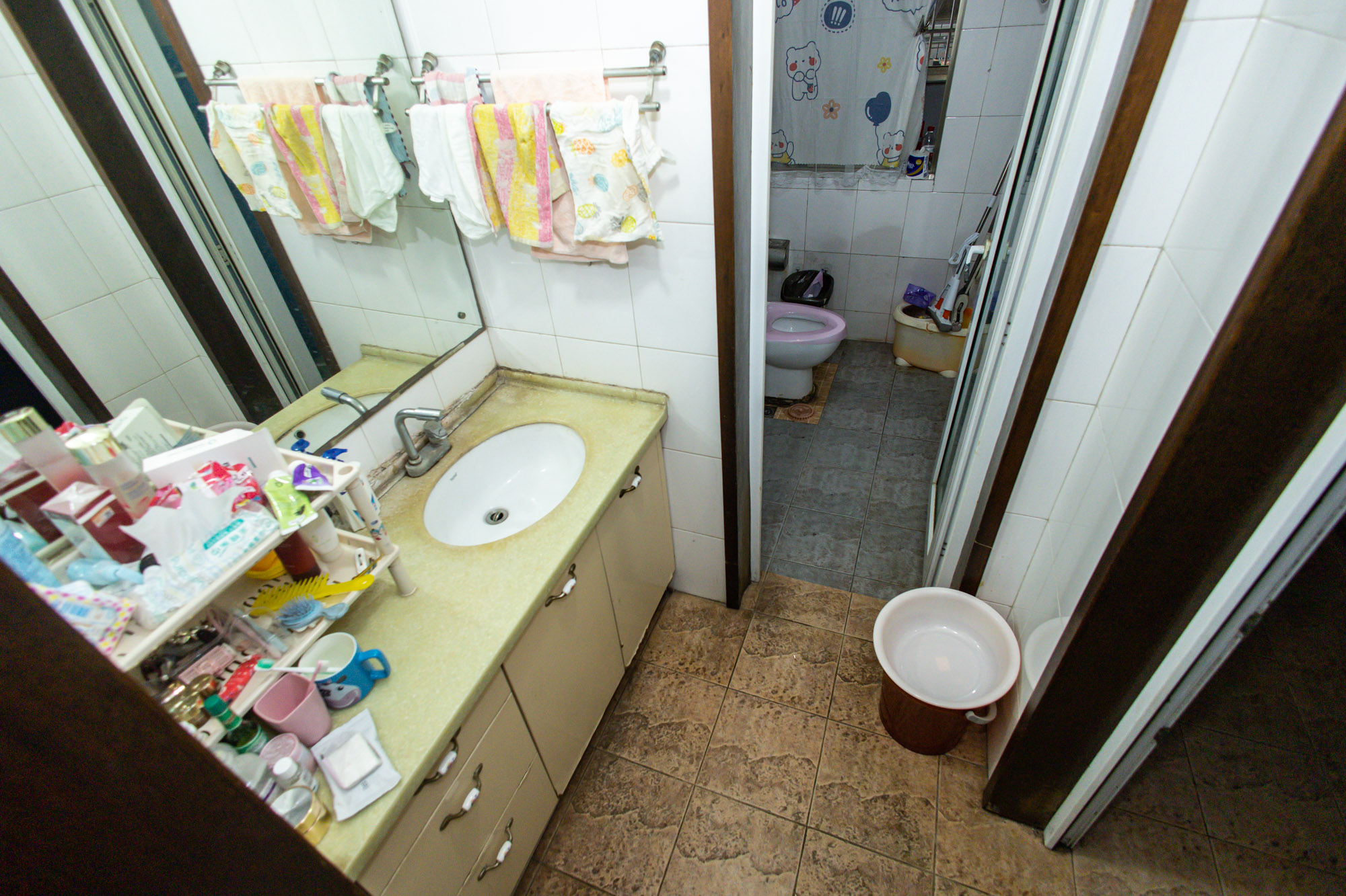 裕南大厦  3室2厅2卫    86.1万卫生间