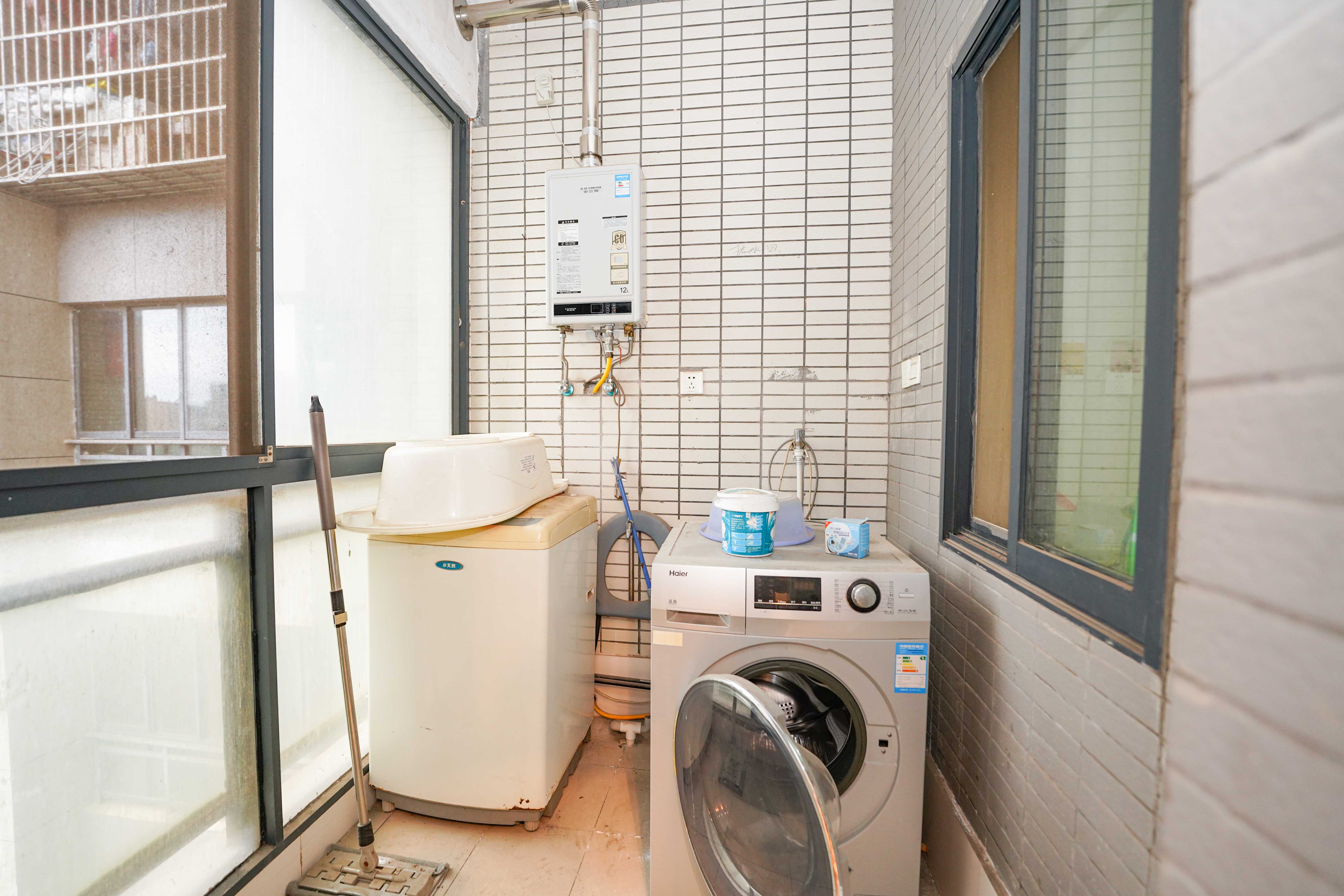 中信城市广场（中信新城一期）  2室2厅1卫   70.00万阳台