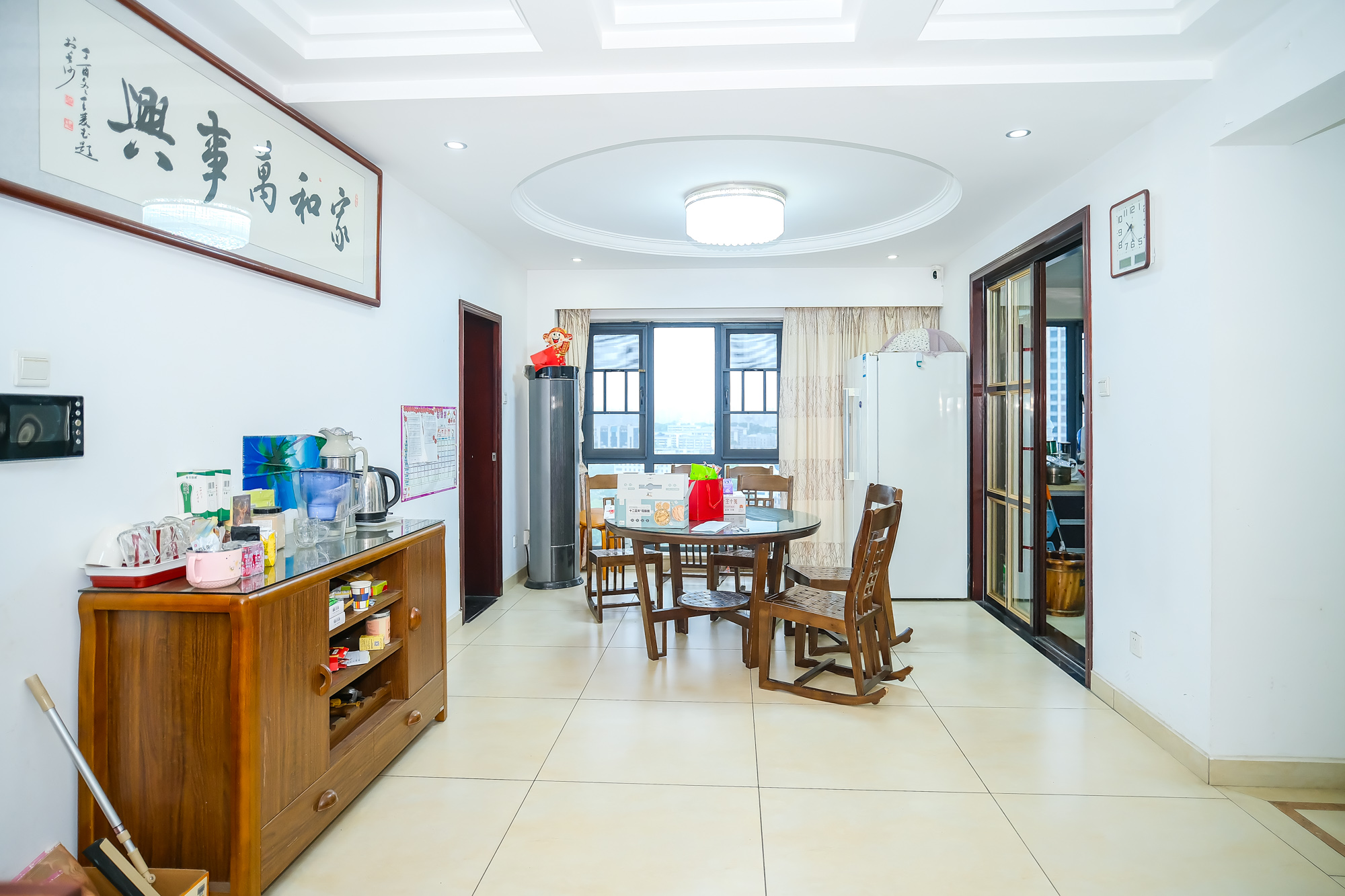 阳光紫薇园 8室2厅5卫 256.80万 阳光紫薇园 8室2厅5卫 256.80万客厅