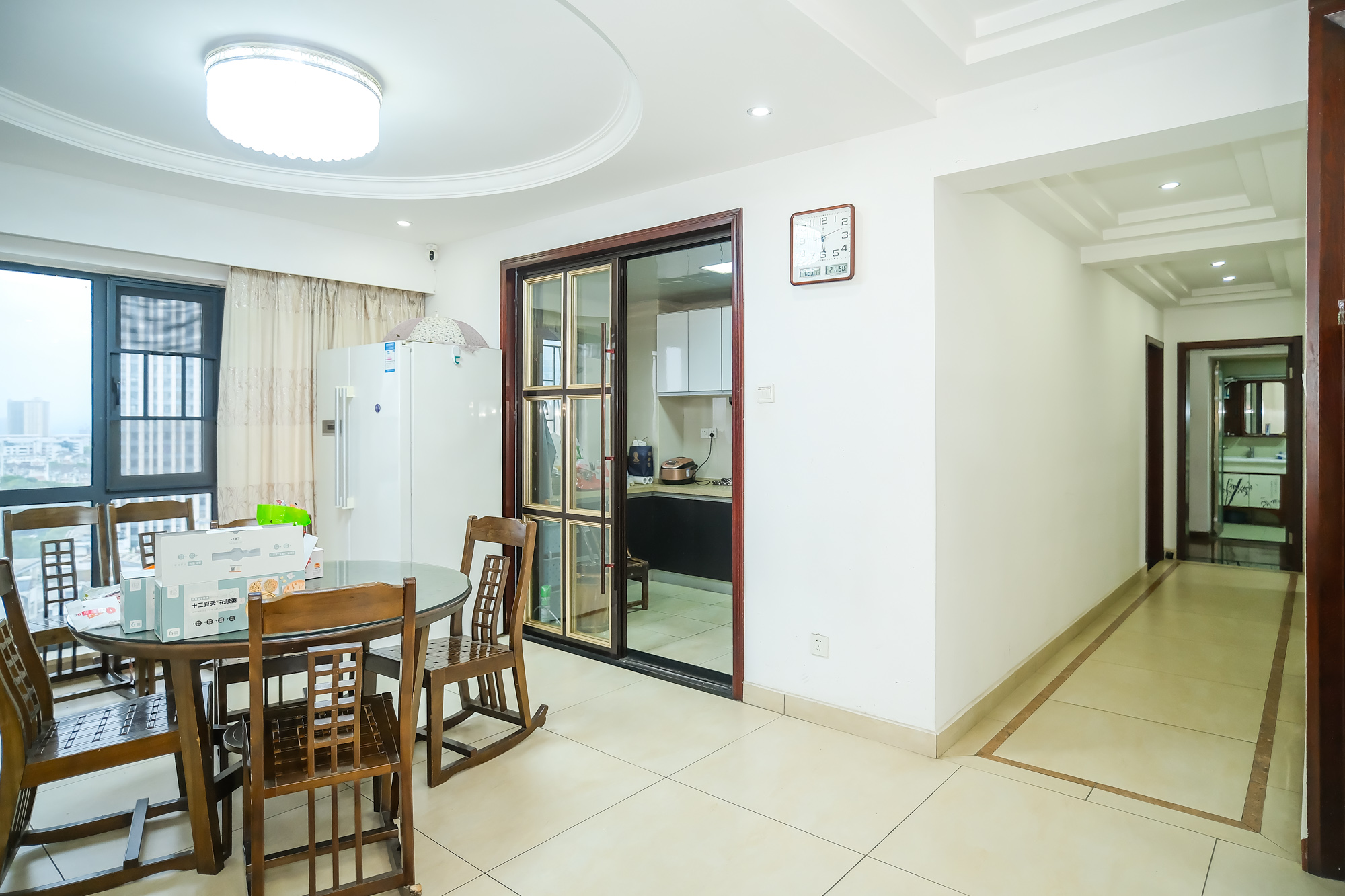 阳光紫薇园 8室2厅5卫 256.80万 阳光紫薇园 8室2厅5卫 256.80万客厅