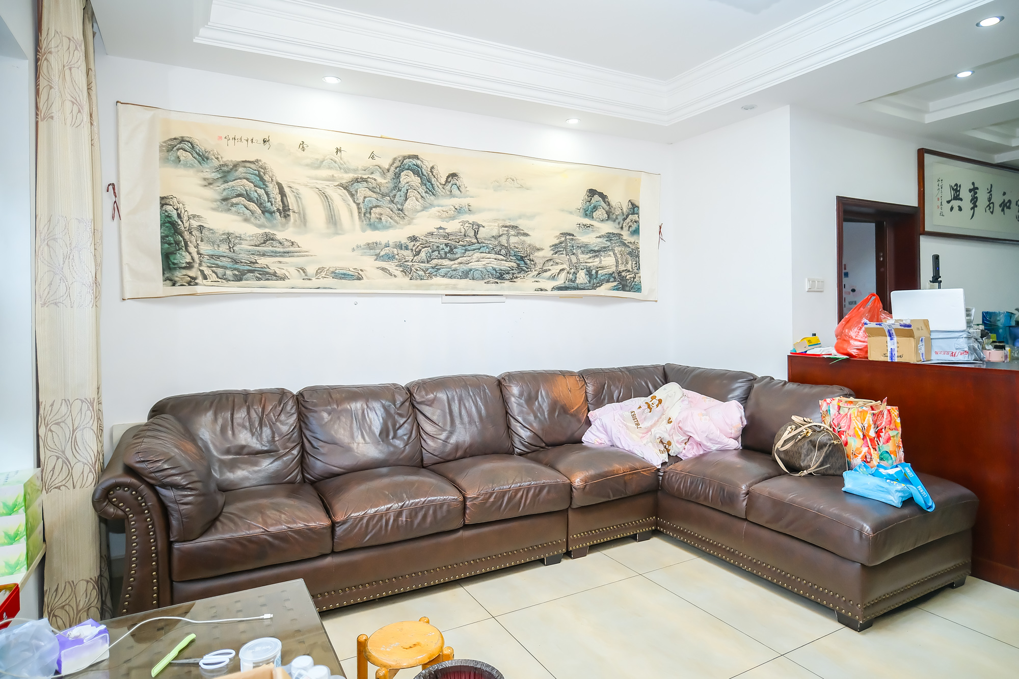 阳光紫薇园 8室2厅5卫 256.80万 阳光紫薇园 8室2厅5卫 256.80万客厅