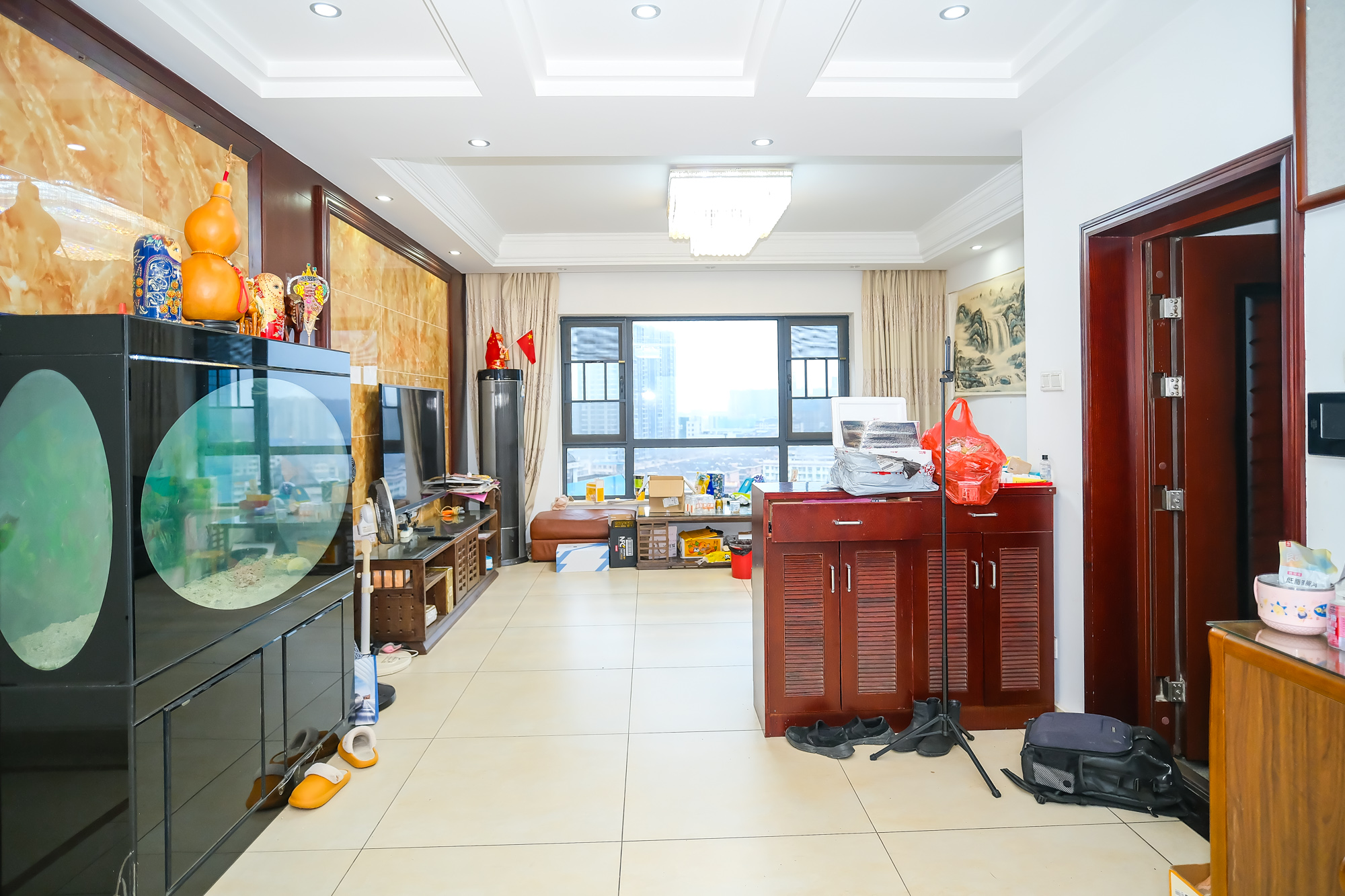 阳光紫薇园 8室2厅5卫 256.80万 阳光紫薇园 8室2厅5卫 256.80万客厅