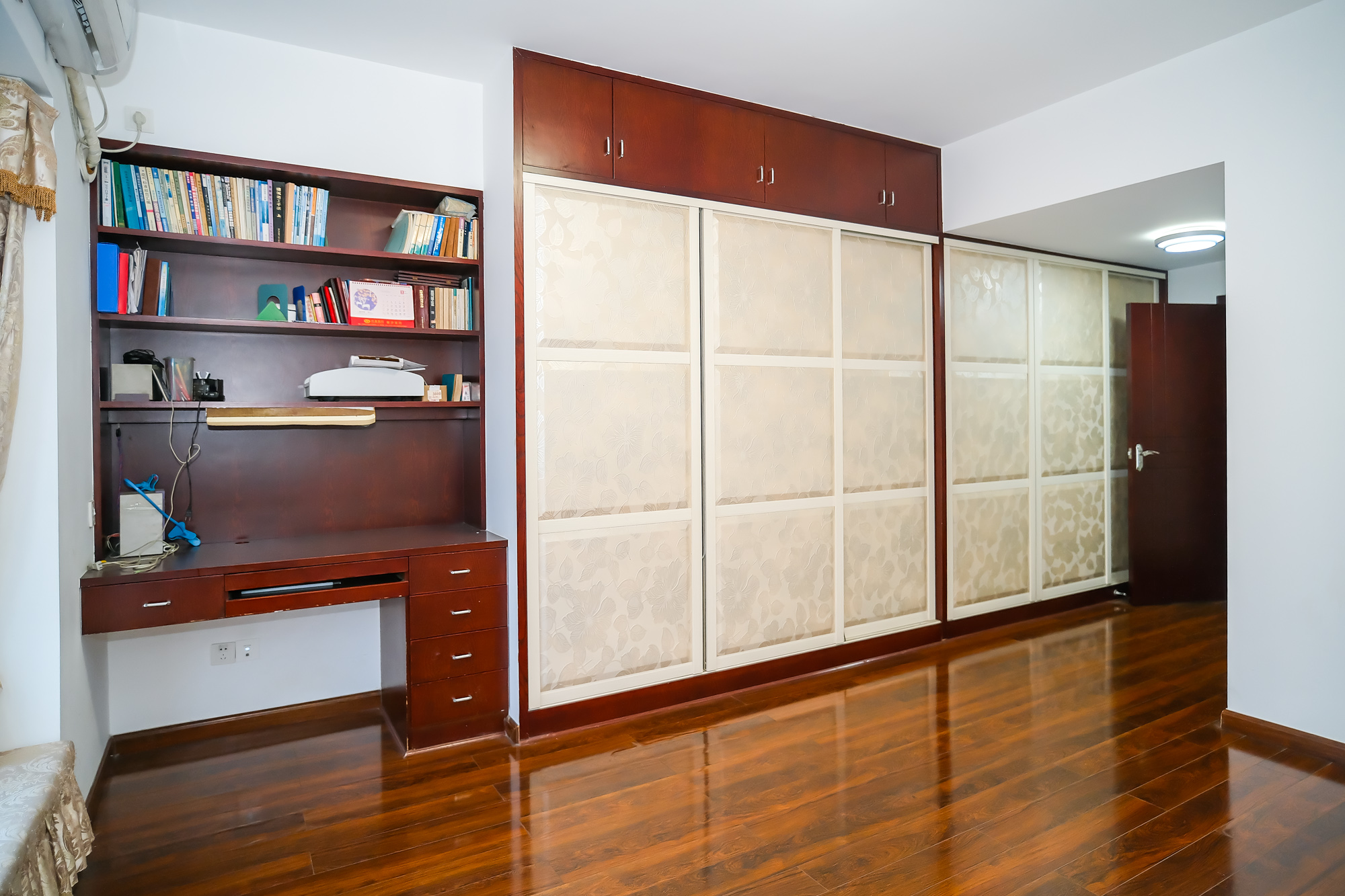 阳光紫薇园 8室2厅5卫 256.80万 阳光紫薇园 8室2厅5卫 256.80万卧室