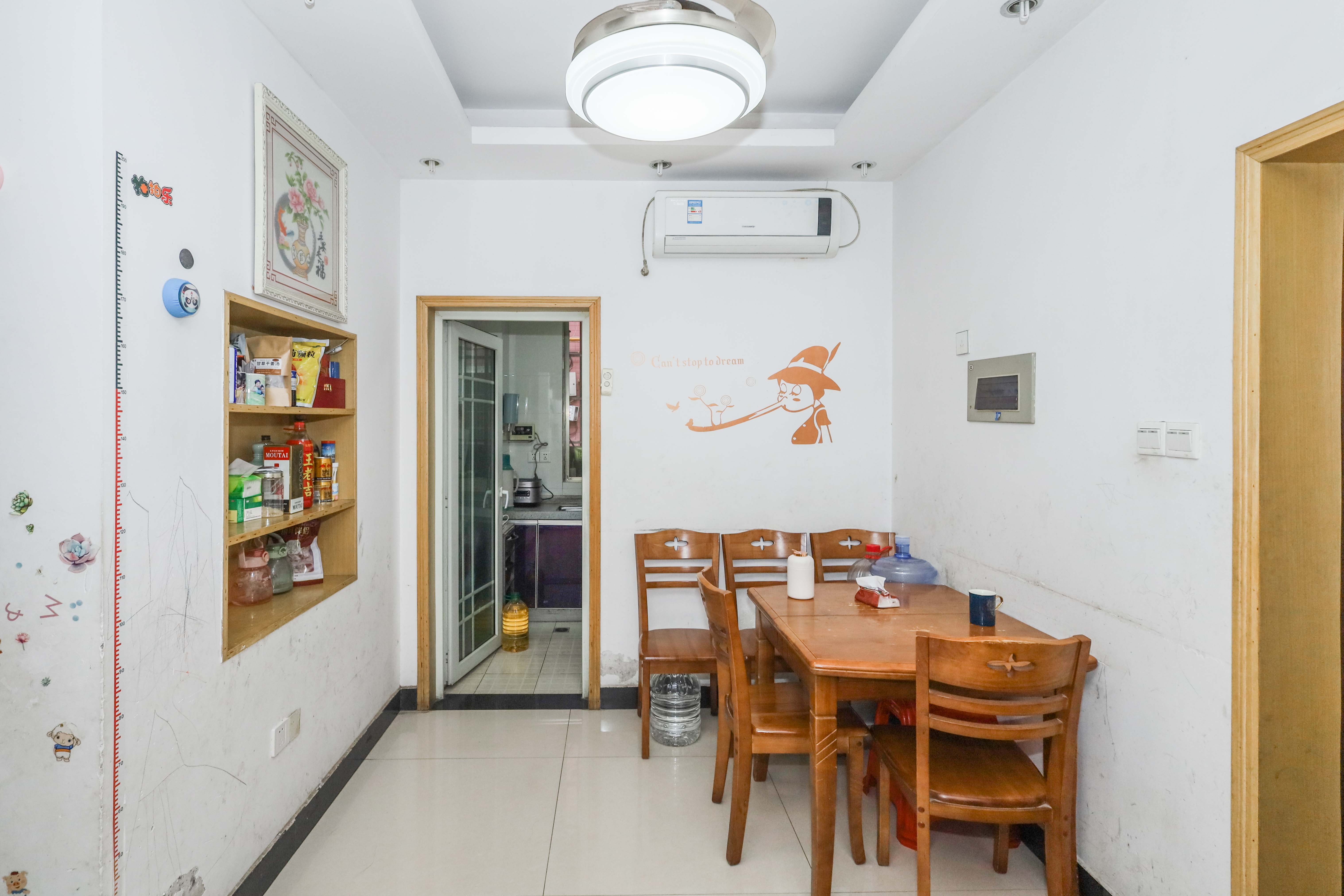 雷锋机电市场一期  2室2厅1卫   50.00万 雷锋机电市场一期  2室2厅1卫   50.00万客厅