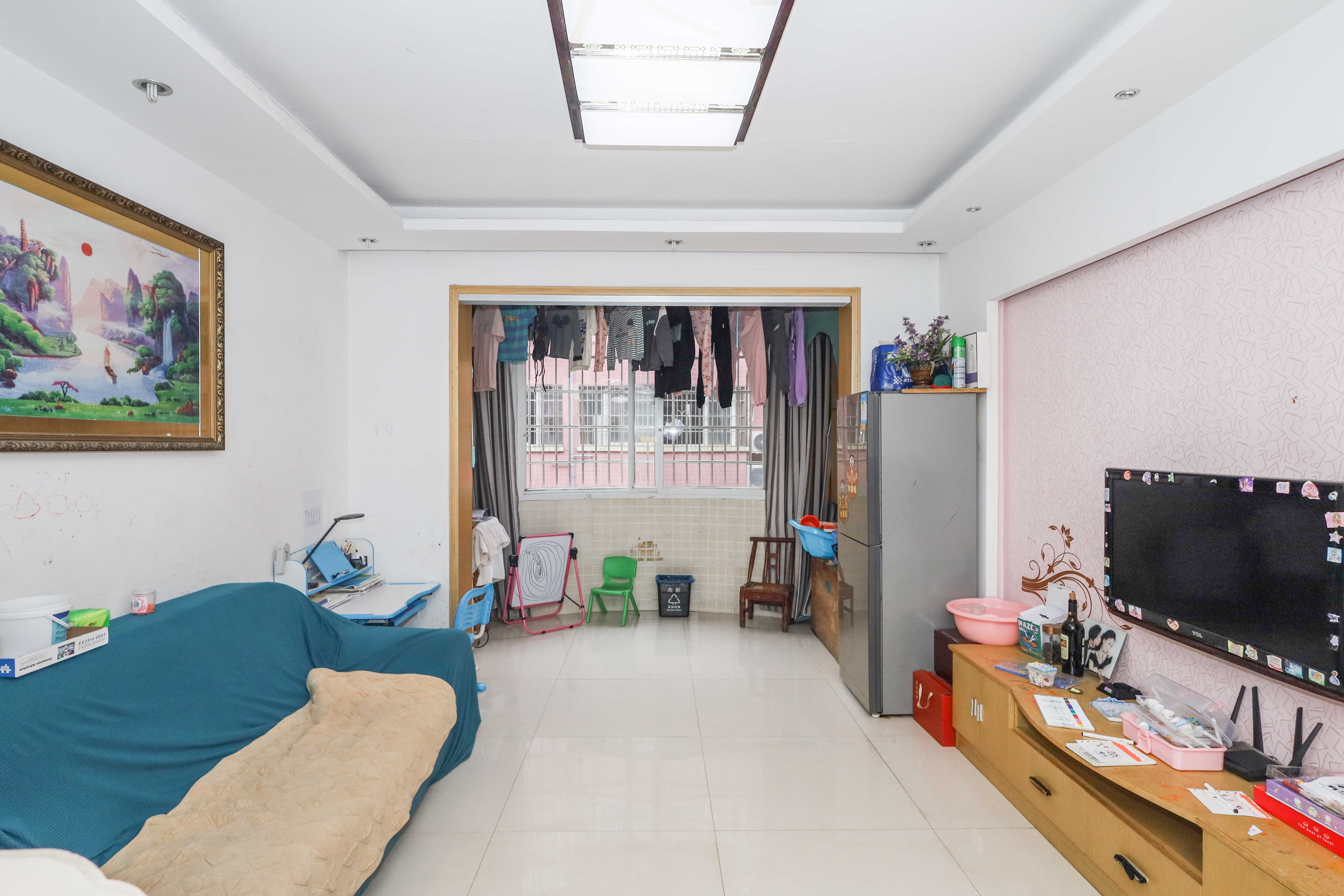 雷锋机电市场一期  2室2厅1卫   50.00万 雷锋机电市场一期  2室2厅1卫   50.00万客厅