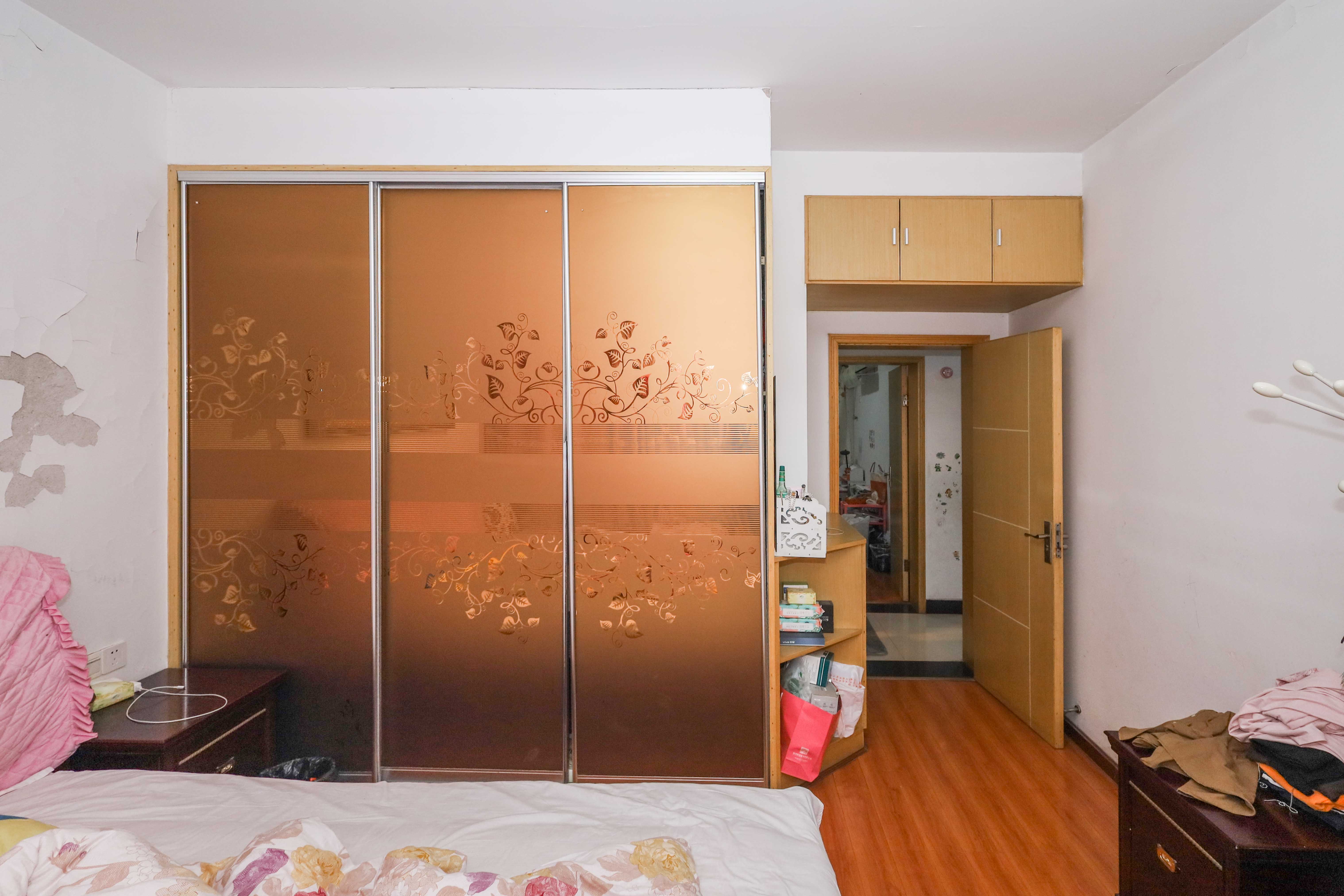 雷锋机电市场一期  2室2厅1卫   50.00万 雷锋机电市场一期  2室2厅1卫   50.00万卧室