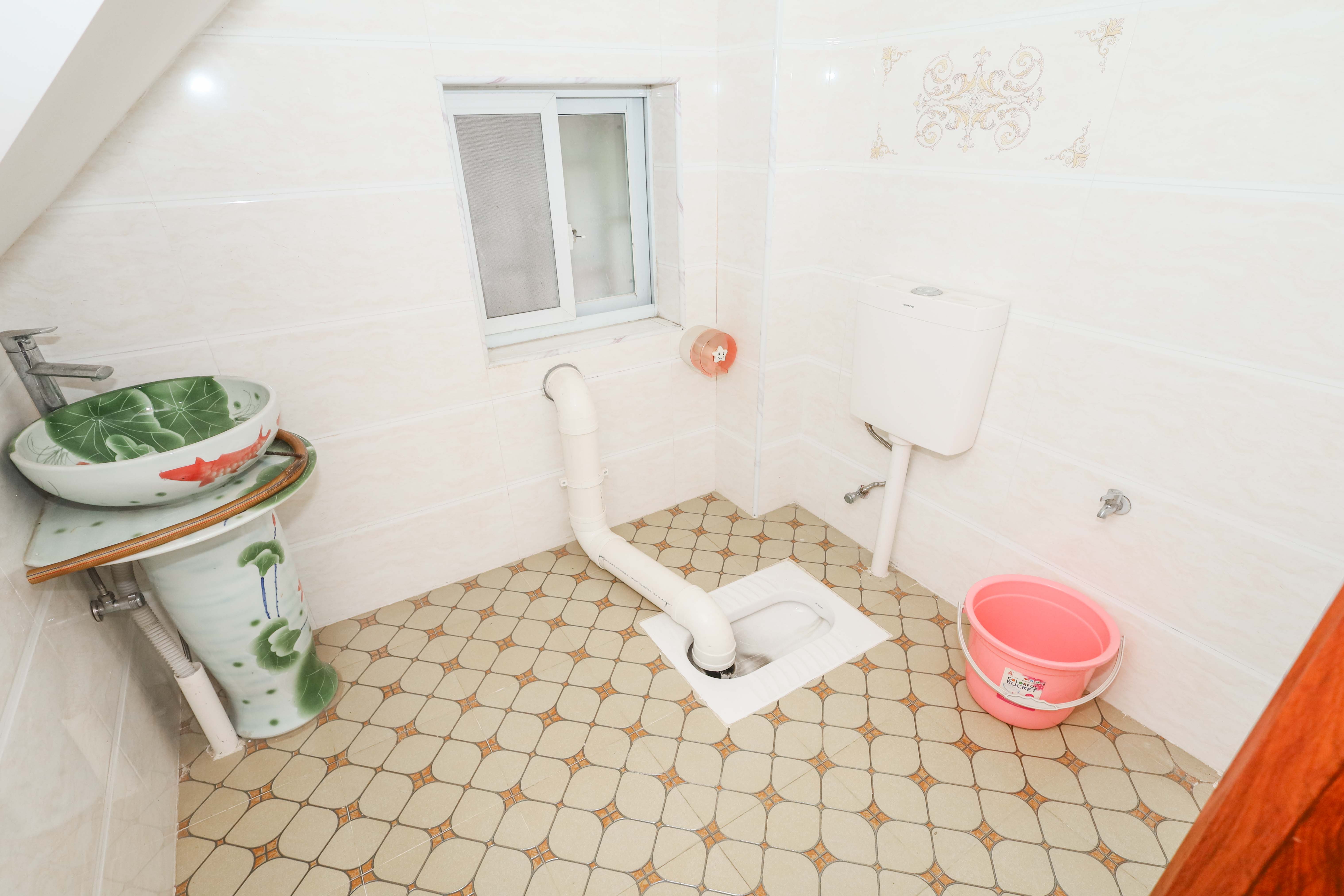 山水英伦  5室2厅3卫   346.00万 山水英伦  5室2厅3卫   346.00万卫生间