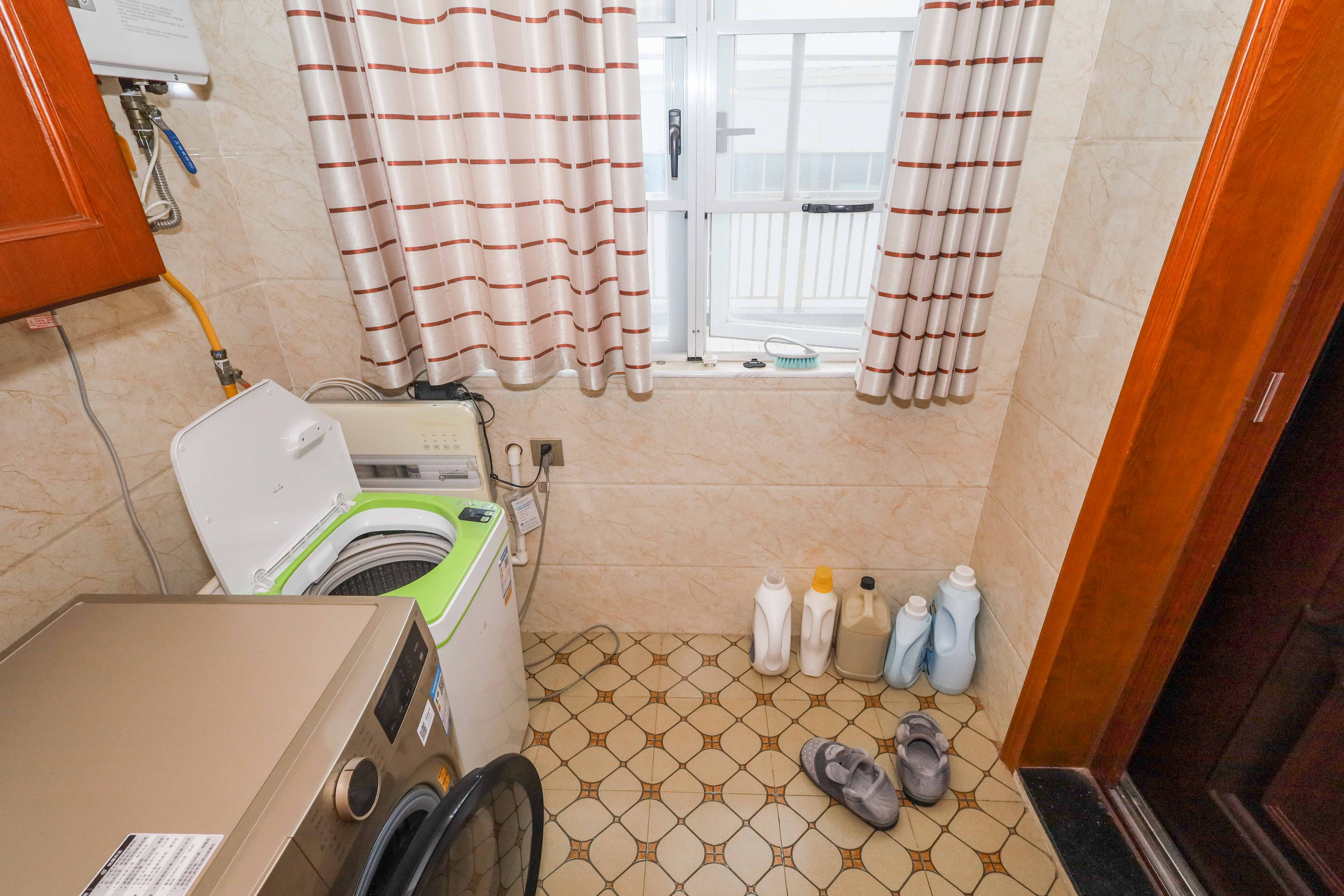 山水英伦  5室2厅3卫   346.00万 山水英伦  5室2厅3卫   346.00万卫生间