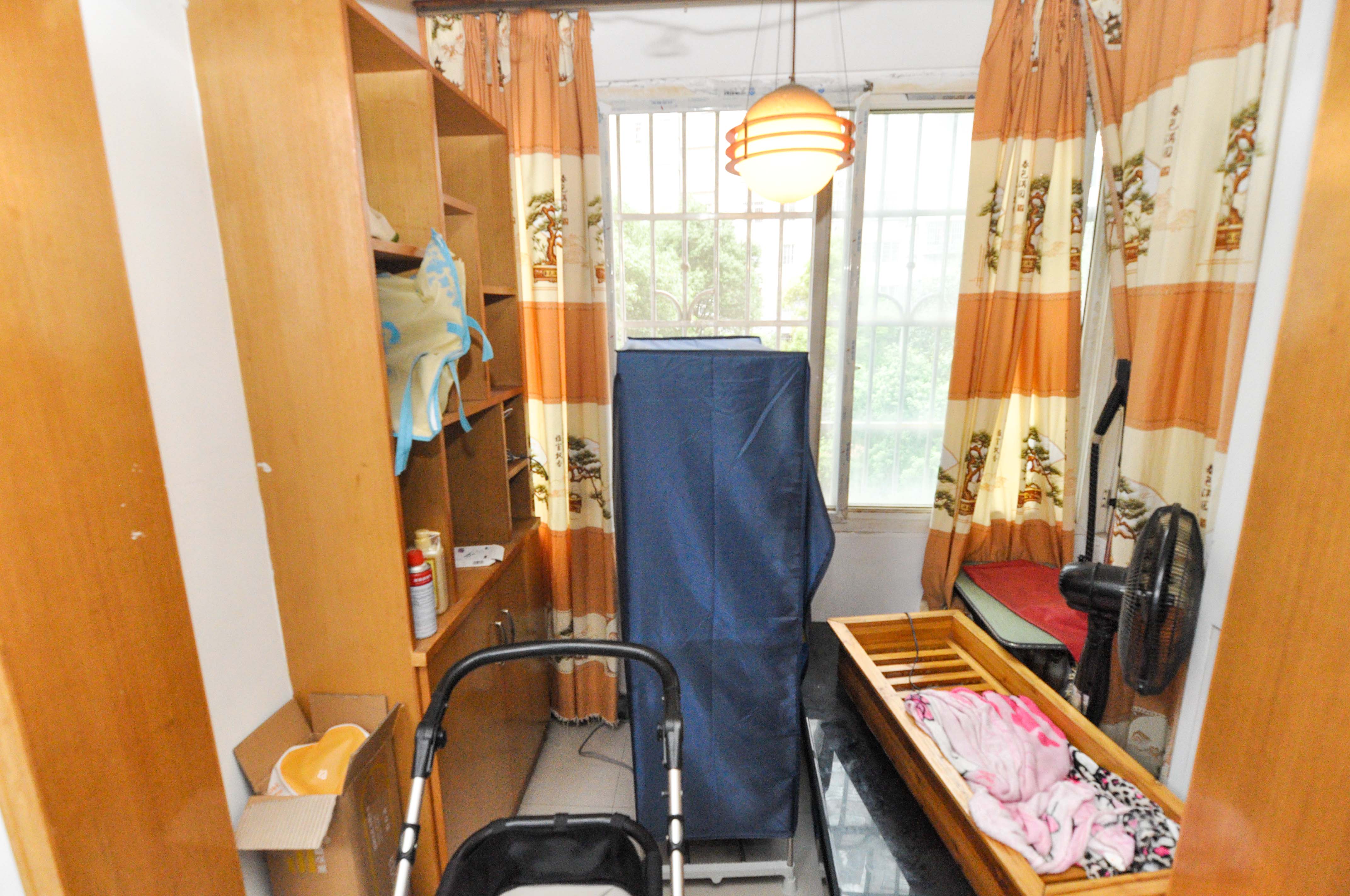 玛依拉山庄  2室2厅1卫   76.80万阳台