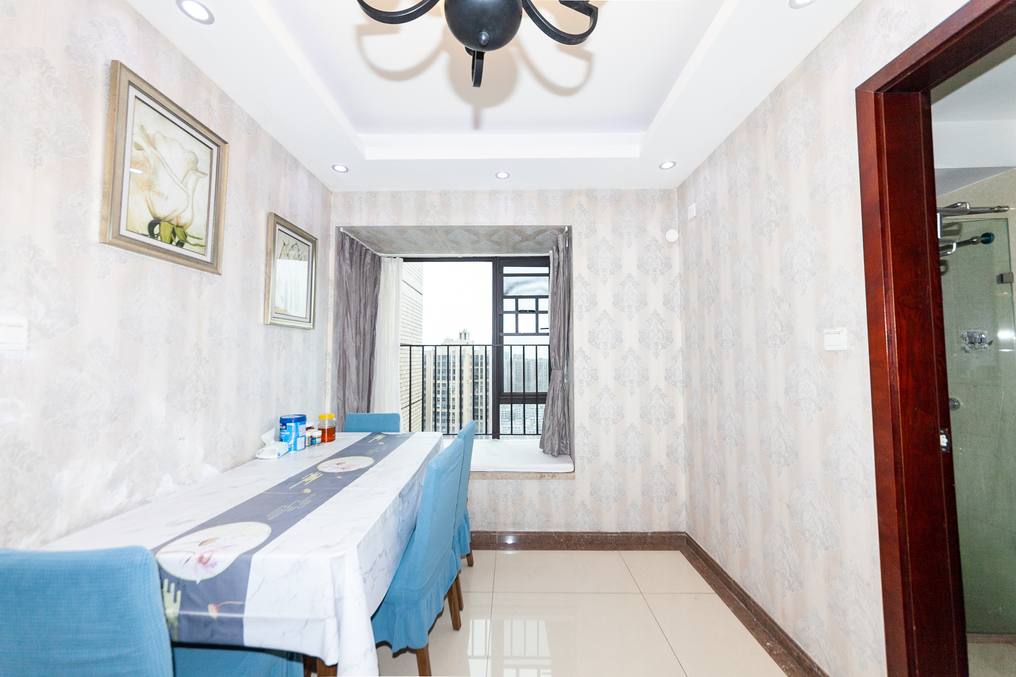 时代倾城一期  3室2厅2卫    104.0万客厅