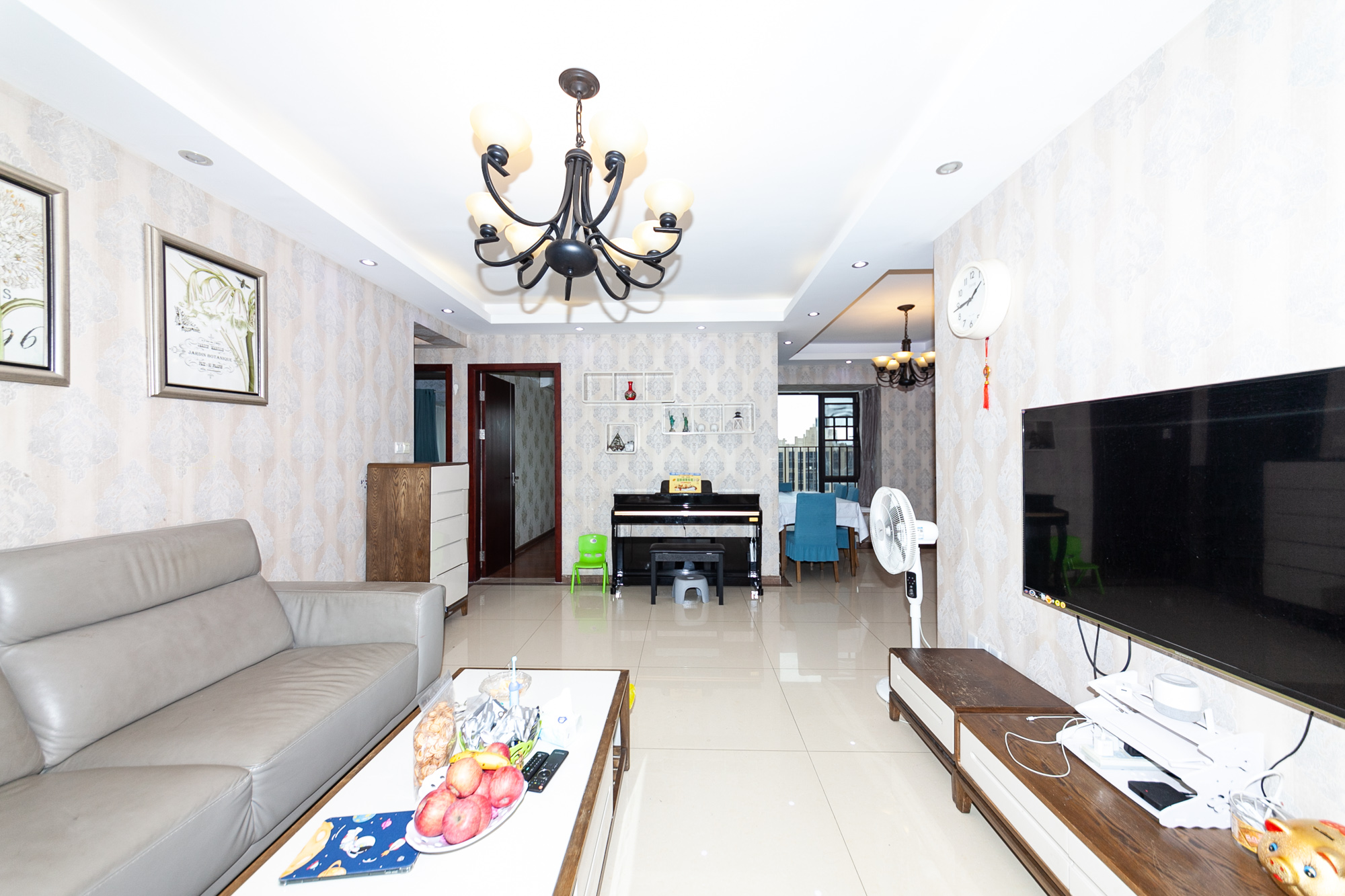 时代倾城一期  3室2厅2卫    104.0万客厅