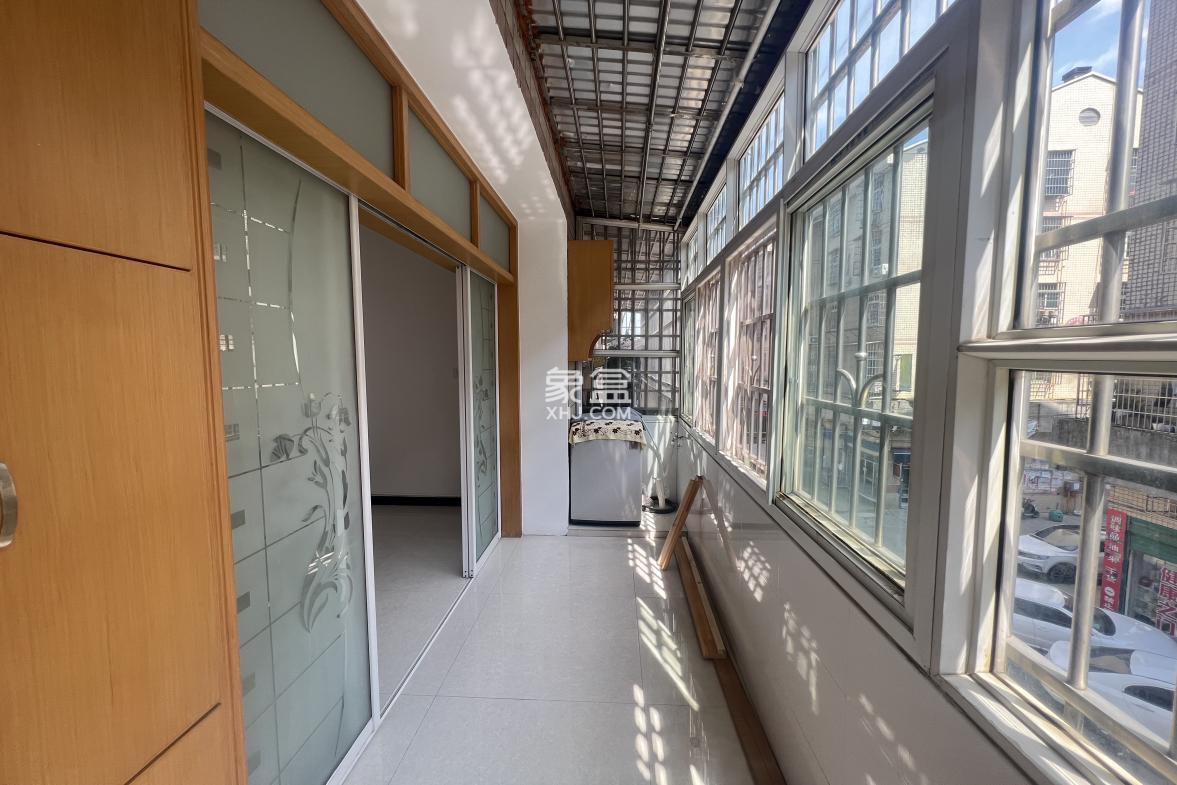 中南市场 3室2厅1卫 1600.00元/月 中南市场 3室2厅1卫 1600.00元/月室内图