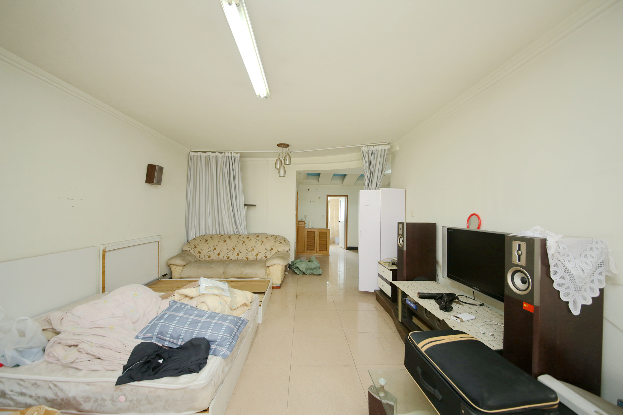 通发公寓  3室2厅2卫   140.00万客厅