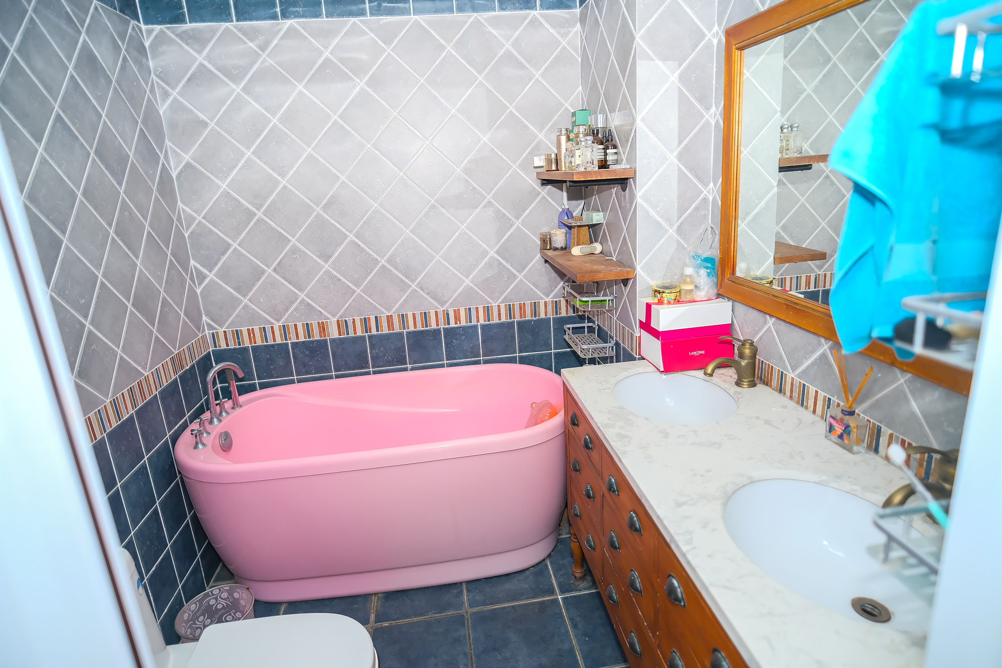 郡原居里  3室2厅2卫   105.00万 郡原居里  3室2厅2卫   105.00万卫生间