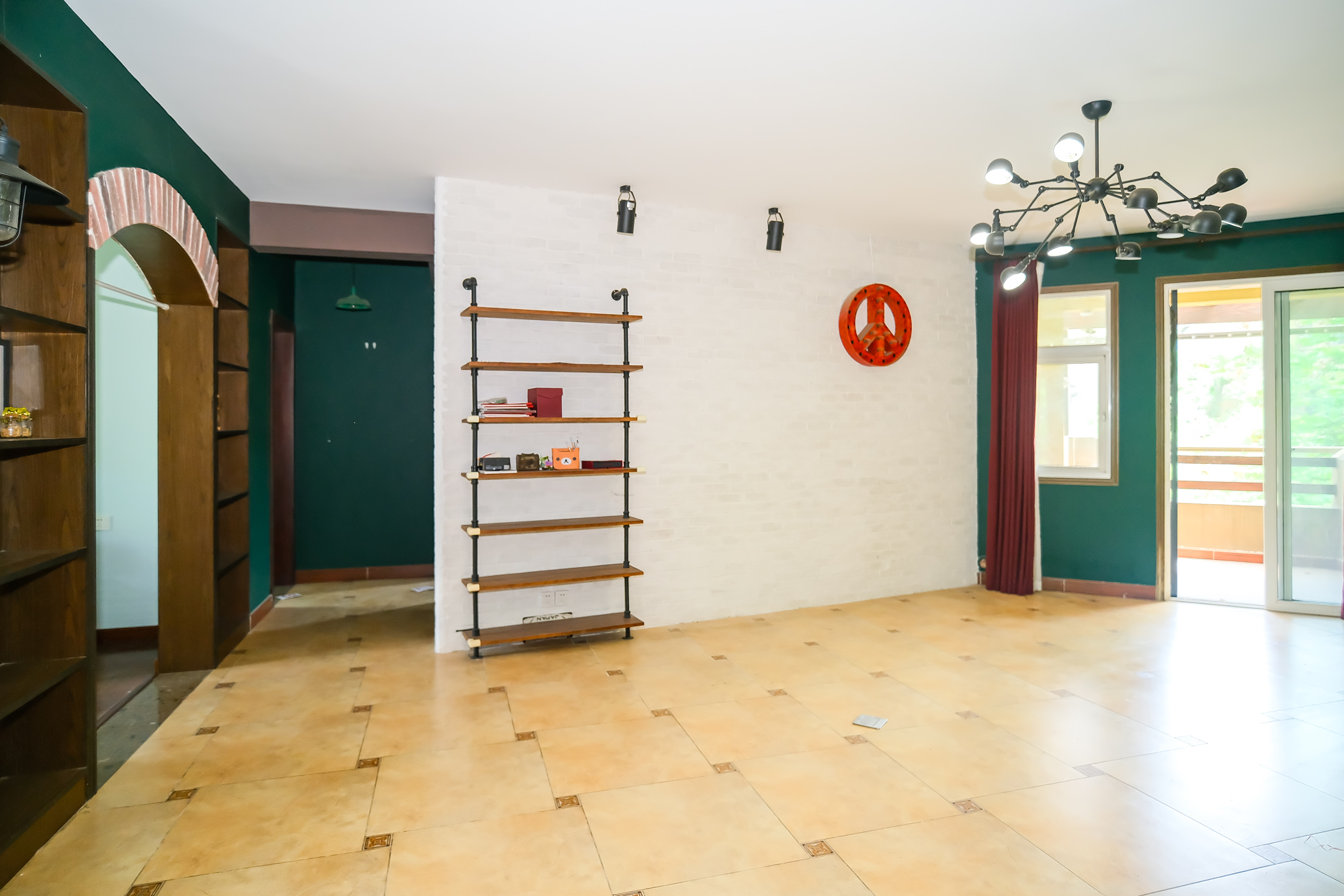 郡原居里  3室2厅2卫   105.00万 郡原居里  3室2厅2卫   105.00万客厅