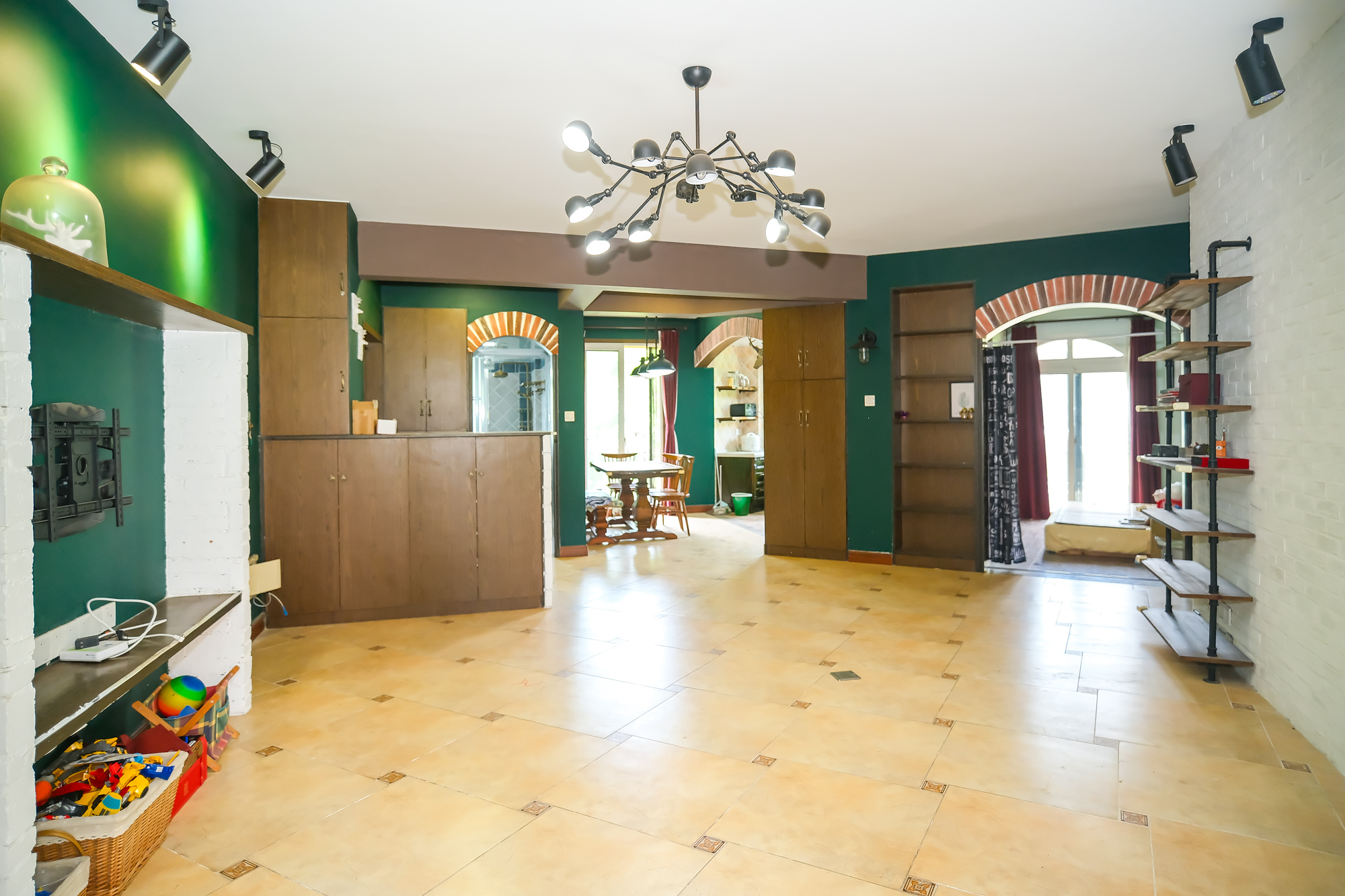 郡原居里  3室2厅2卫   105.00万 郡原居里  3室2厅2卫   105.00万客厅