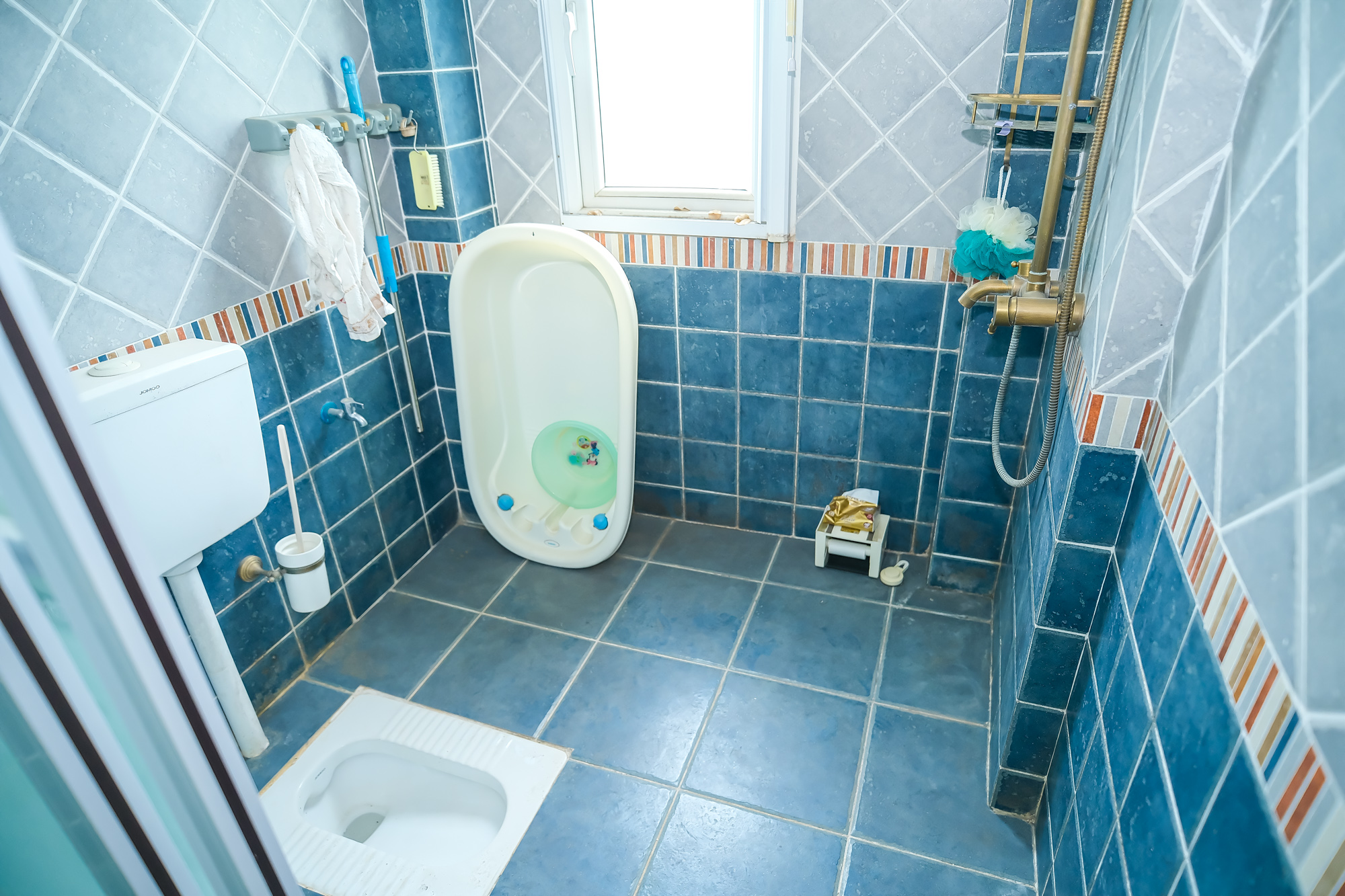 郡原居里  3室2厅2卫   105.00万 郡原居里  3室2厅2卫   105.00万卫生间