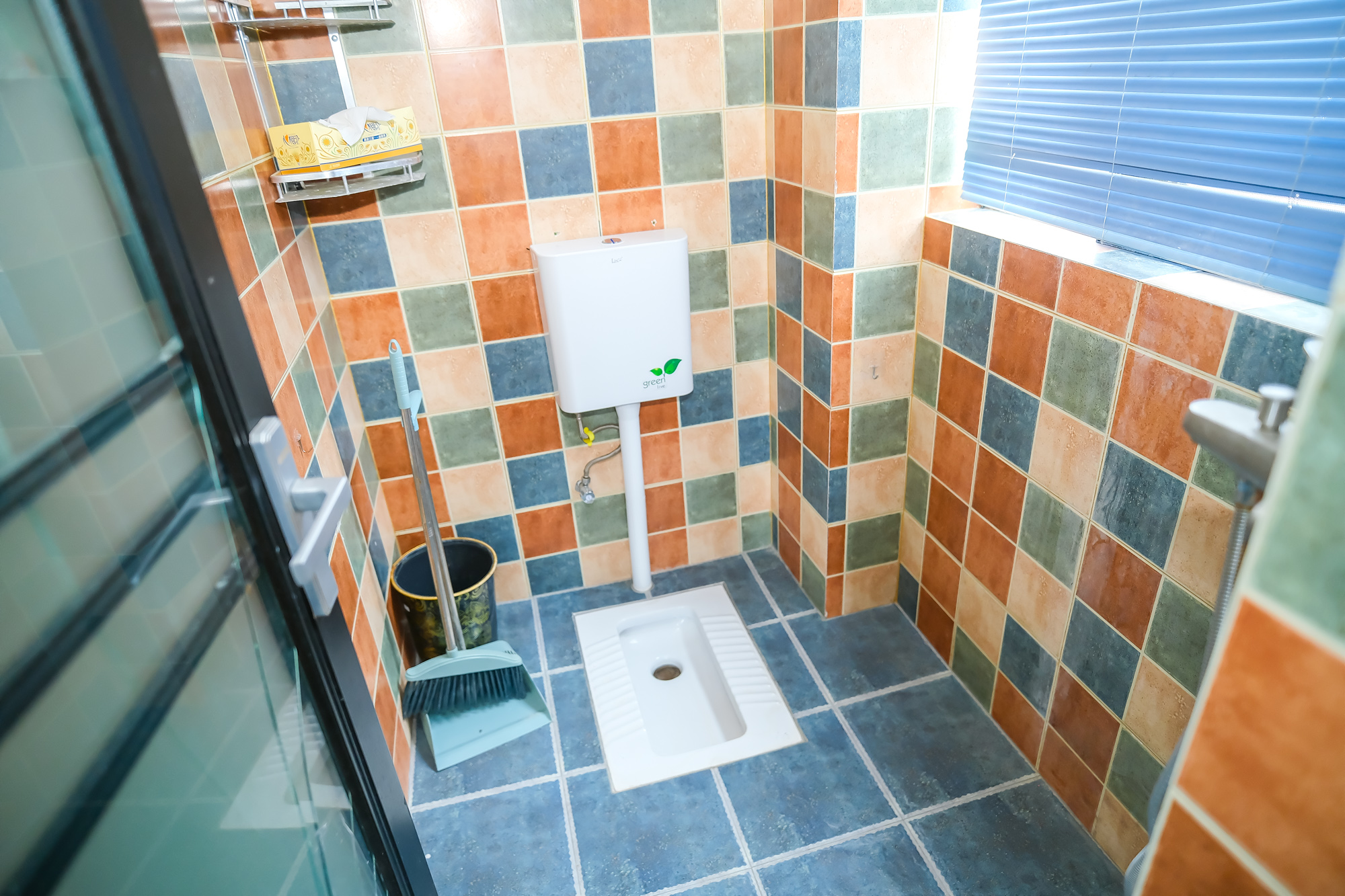 月亮湾草莓街区一、二期  3室2厅1卫   70.80万卫生间