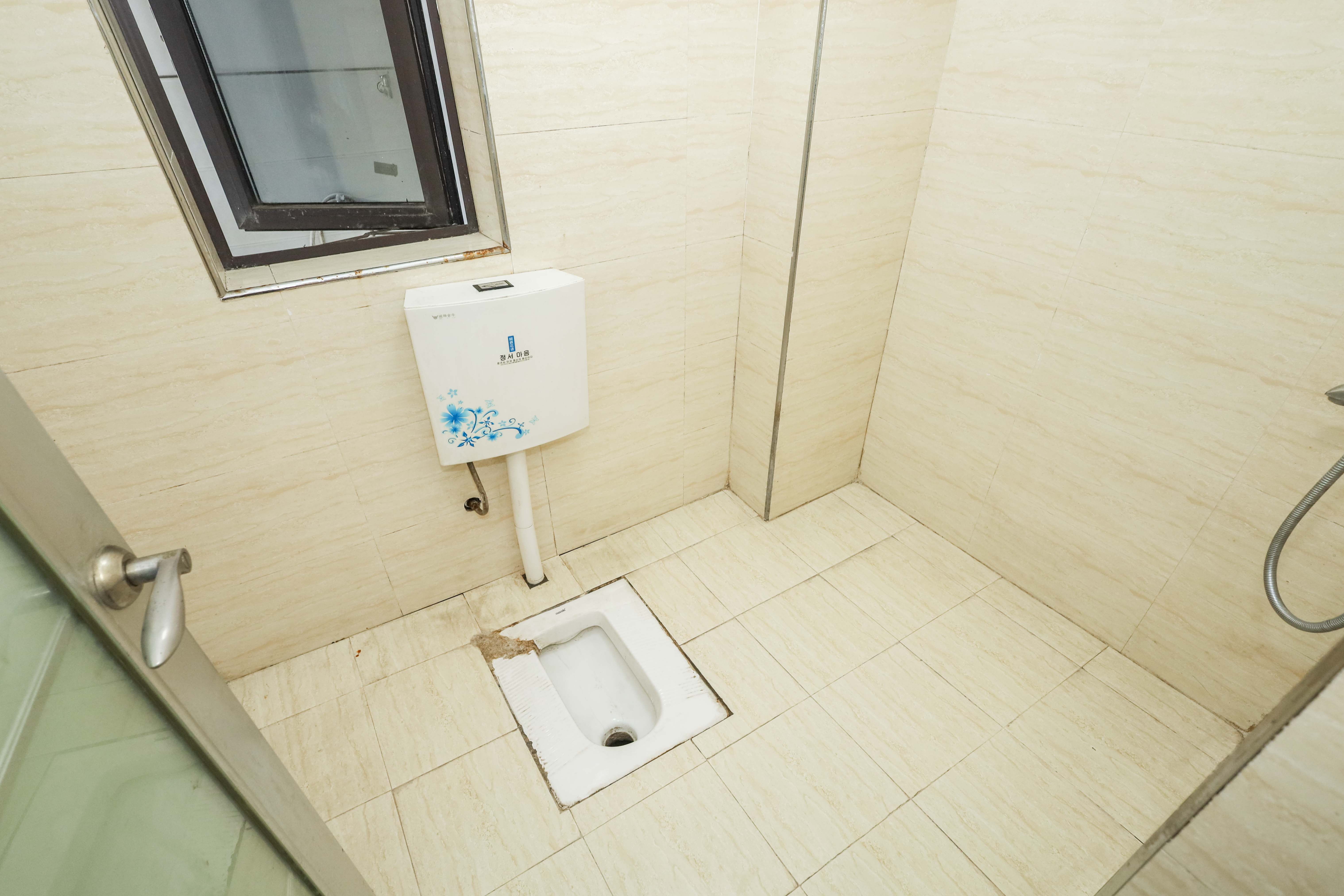 保利麓谷林语F区  3室2厅1卫   85.00万卫生间