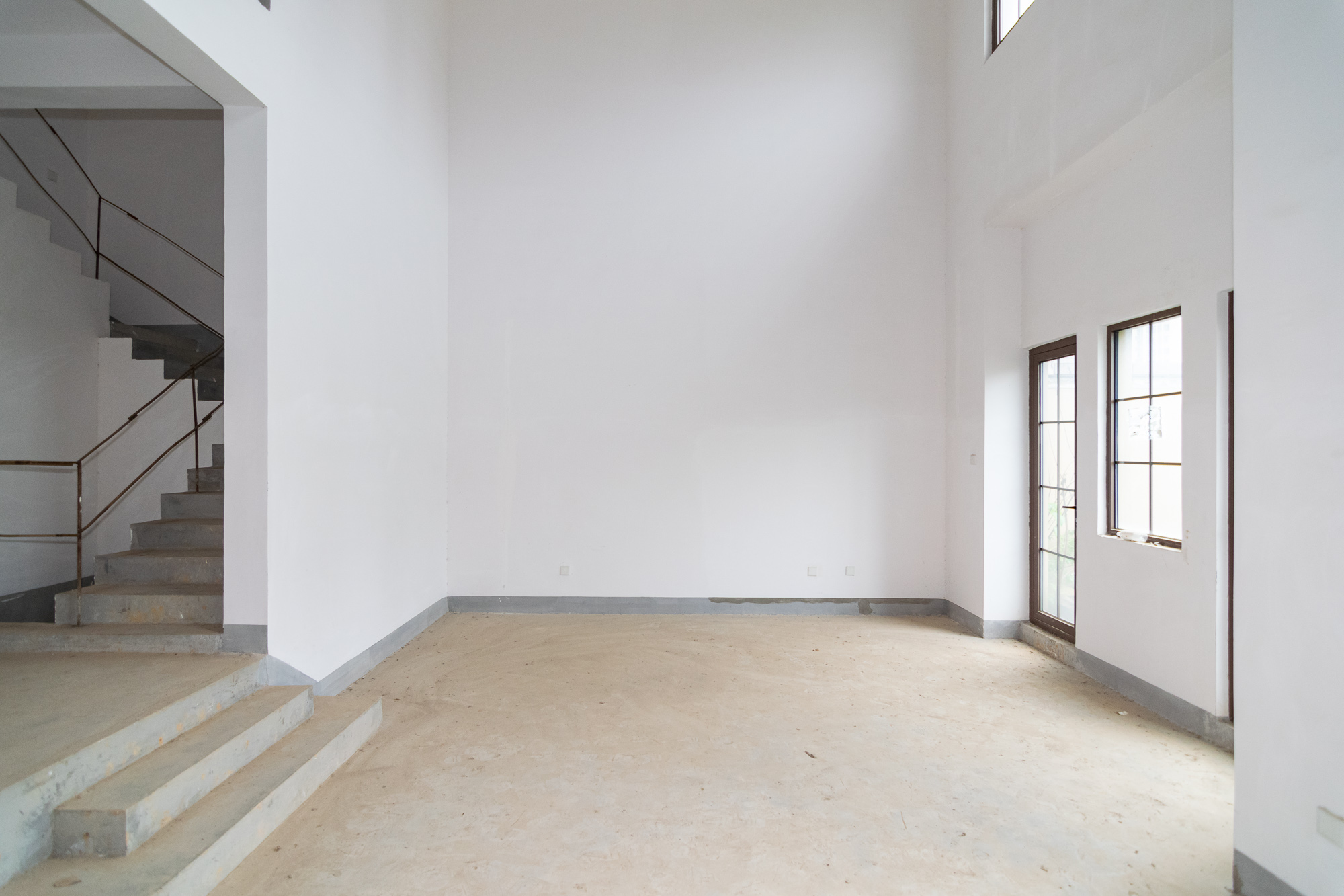 金地三千府(金地湖山樾、金地自在城) 5室2厅1卫 395.00万 金地三千府(金地湖山樾、金地自在城) 5室2厅1卫 395.00万客厅