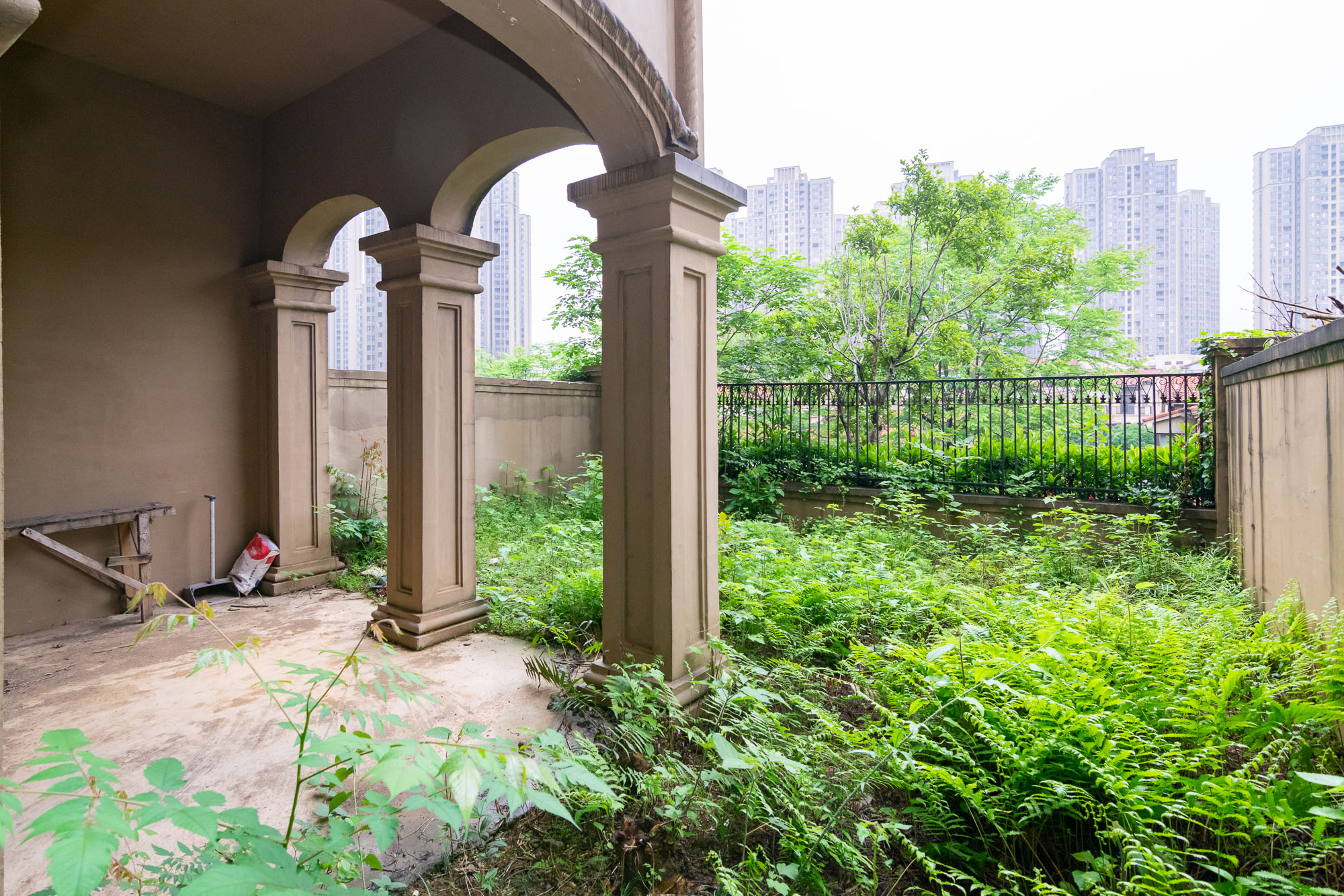 金地三千府（金地湖山樾、金地自在城）  5室2厅1卫   395.00万其他