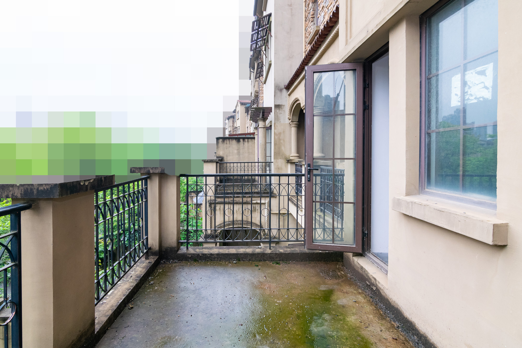 金地三千府（金地湖山樾、金地自在城）  5室2厅1卫   395.00万阳台