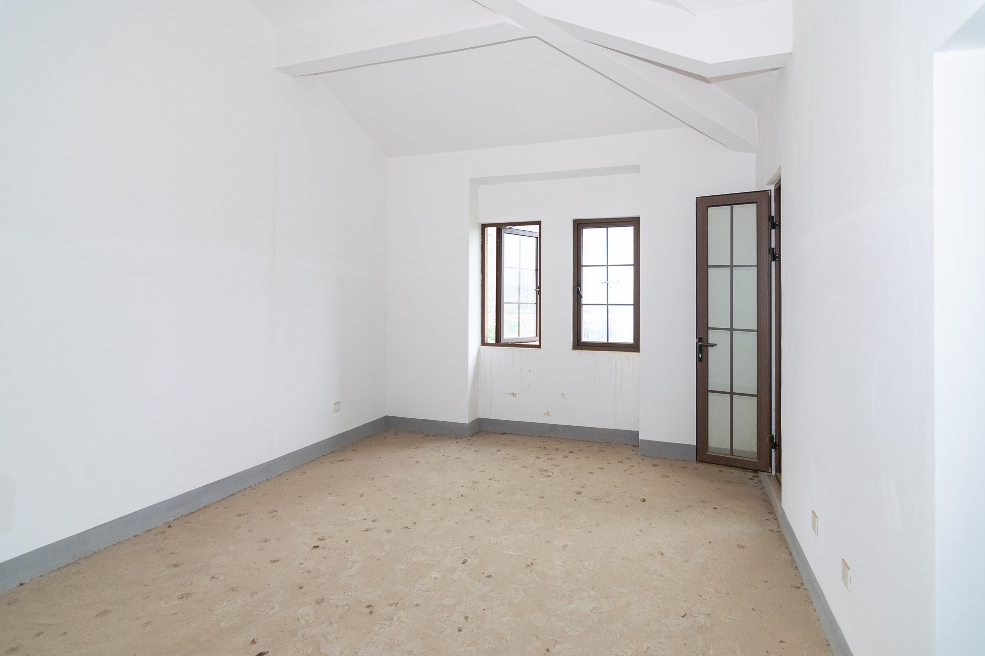 金地三千府(金地湖山樾、金地自在城) 5室2厅1卫 395.00万 金地三千府(金地湖山樾、金地自在城) 5室2厅1卫 395.00万卧室