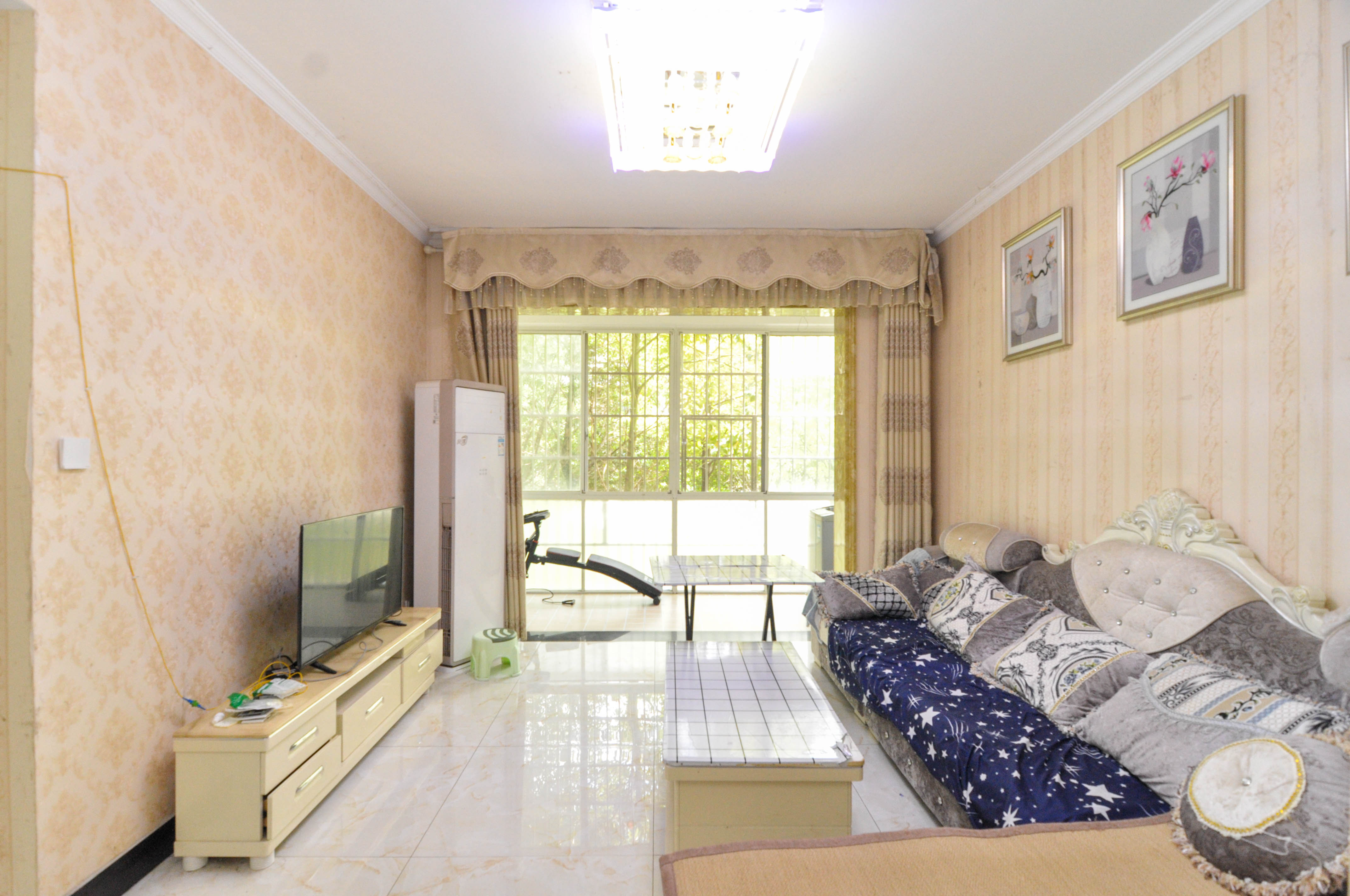 中房F联邦  3室2厅1卫    105.0万 中房F联邦  3室2厅1卫    105.0万客厅