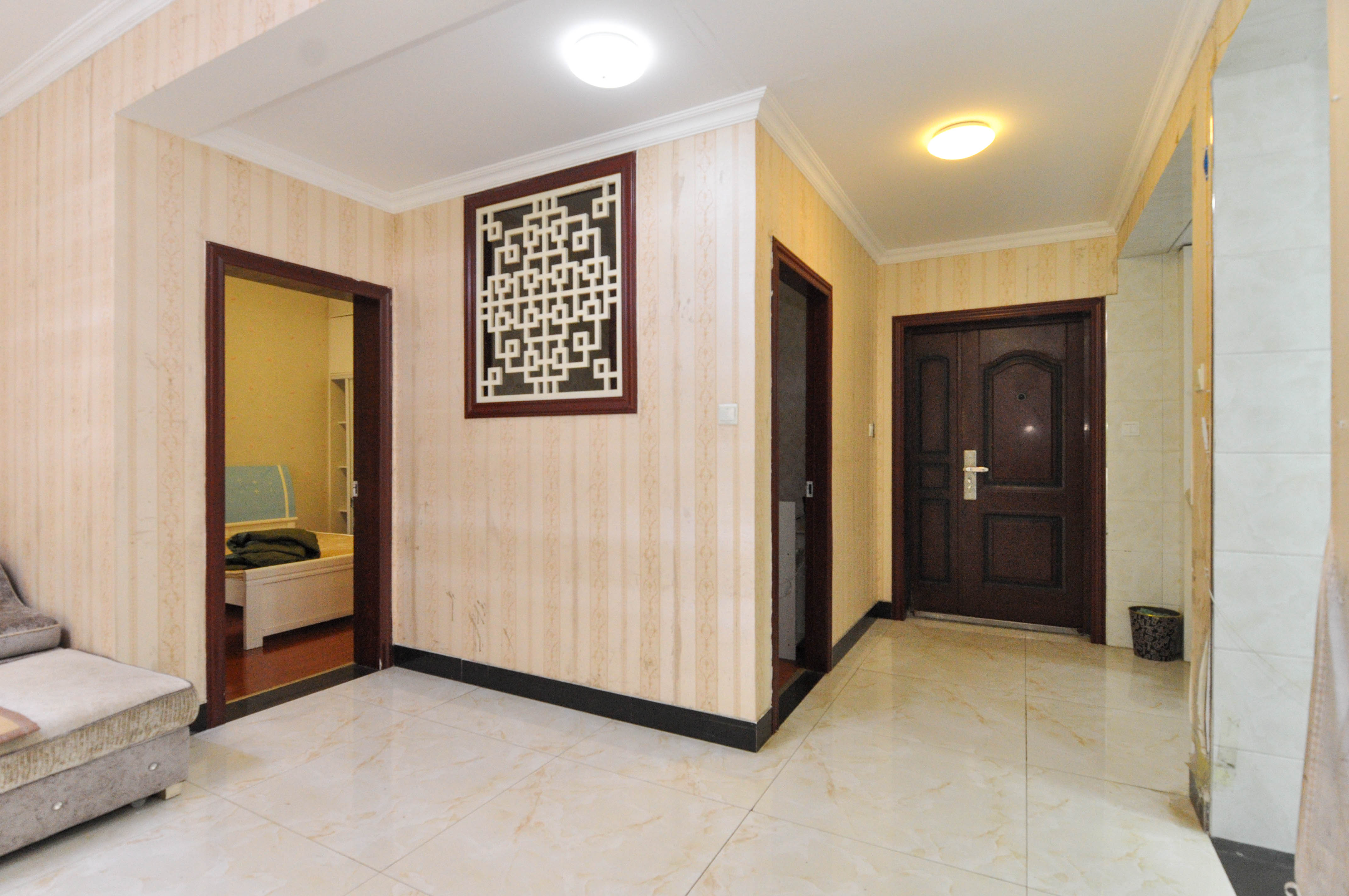 中房F联邦  3室2厅1卫    105.0万 中房F联邦  3室2厅1卫    105.0万客厅