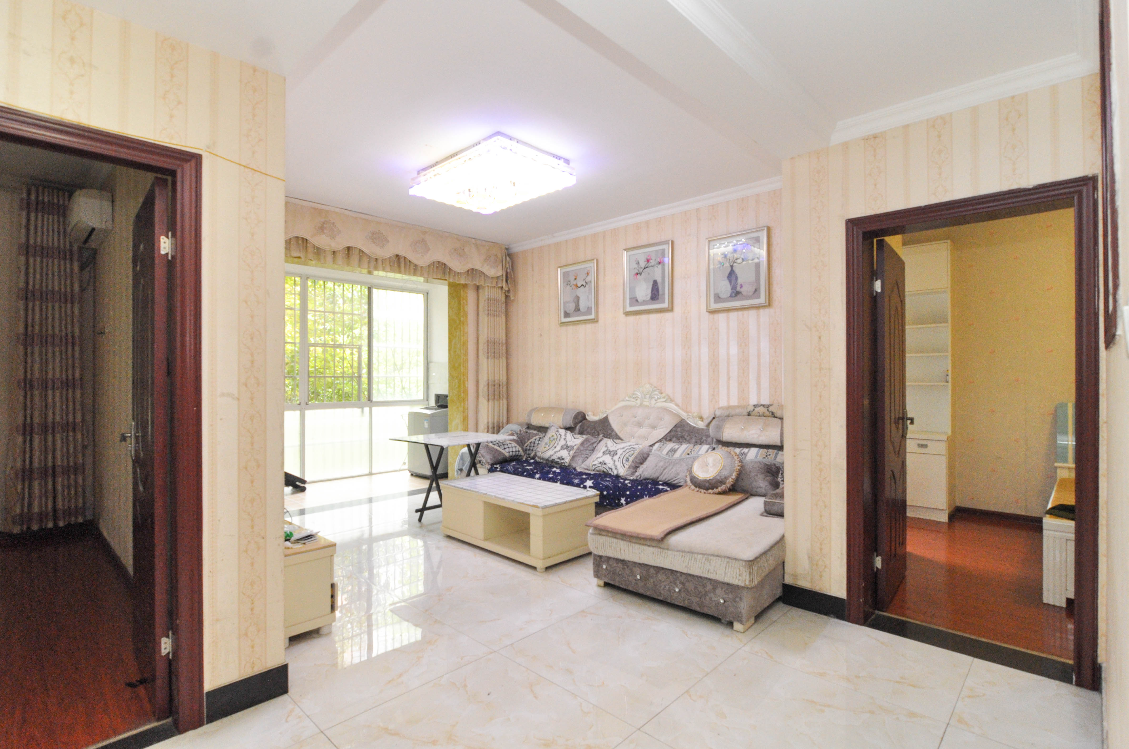 中房F联邦  3室2厅1卫    105.0万 中房F联邦  3室2厅1卫    105.0万客厅