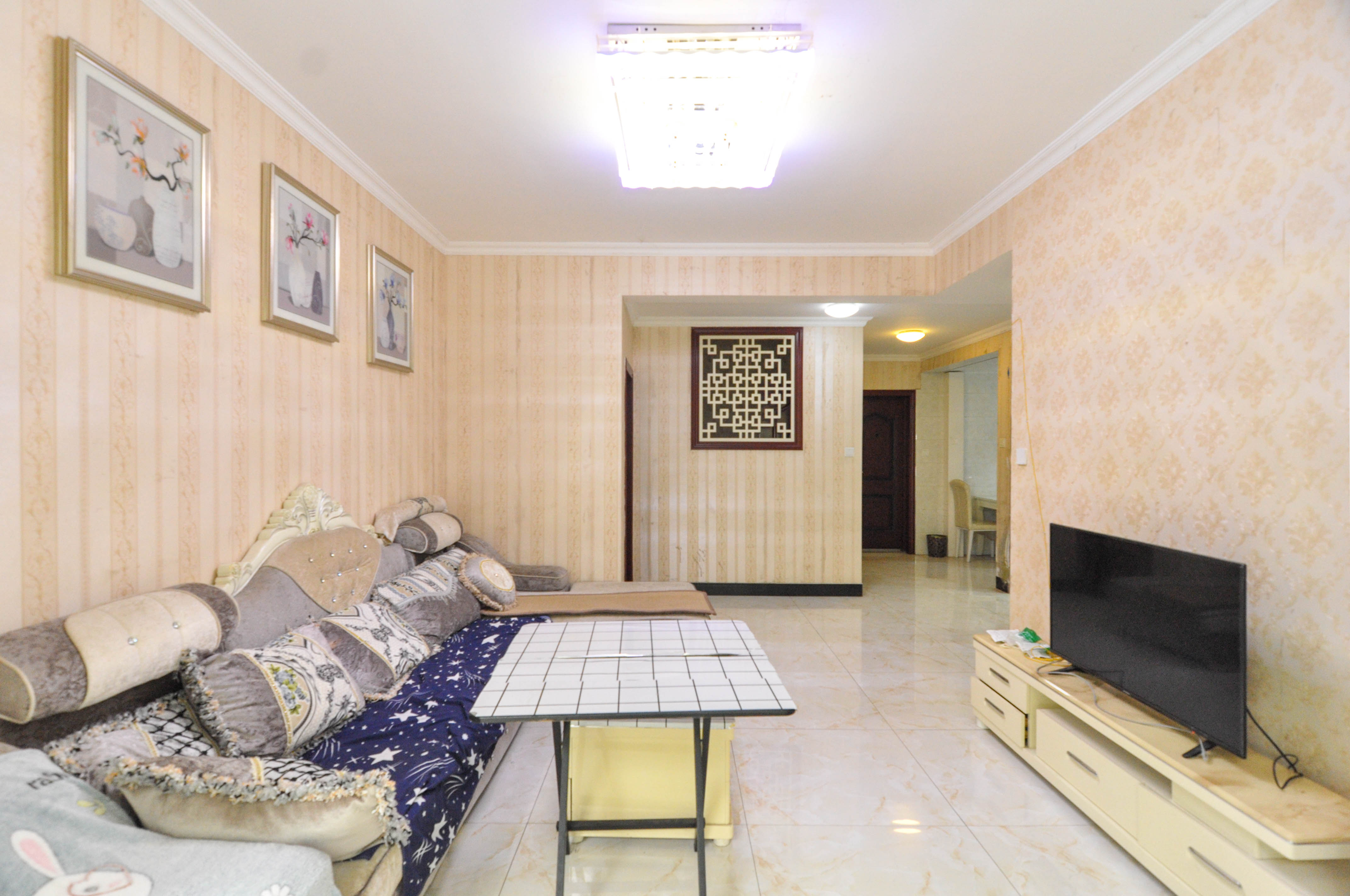 中房F联邦  3室2厅1卫    105.0万 中房F联邦  3室2厅1卫    105.0万客厅