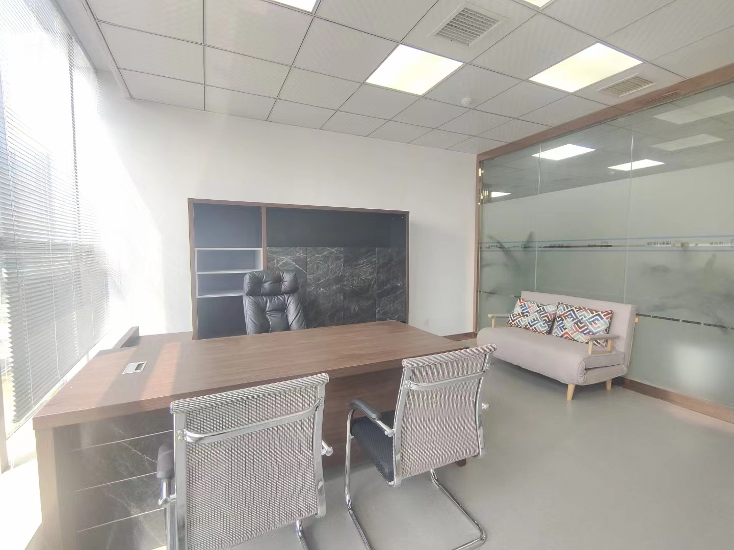 美的财智中心  4室2厅1卫   18000.00元/月室内图