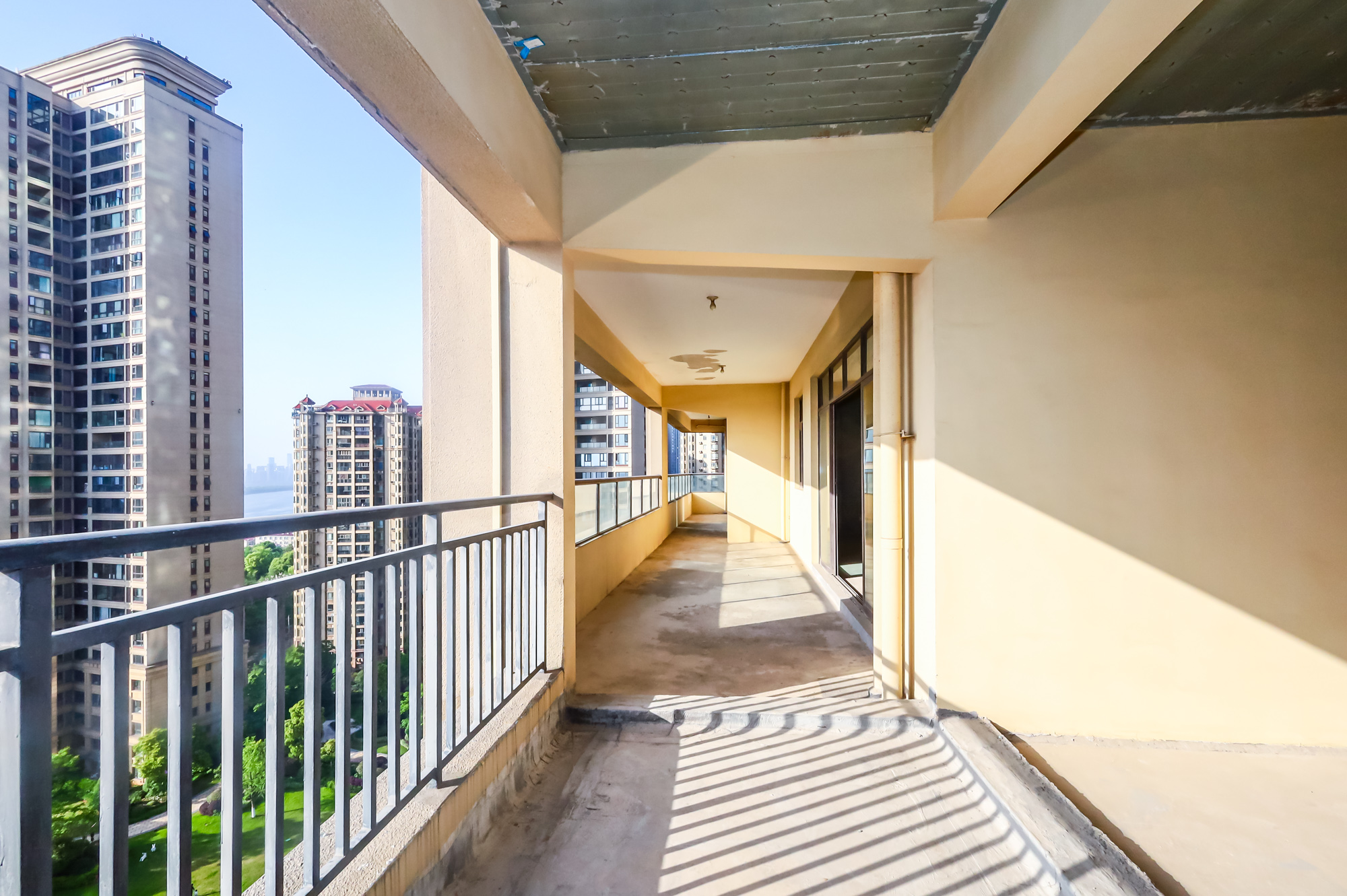 中建江山壹号  5室2厅2卫    780.0万 中建江山壹号  5室2厅2卫    780.0万阳台