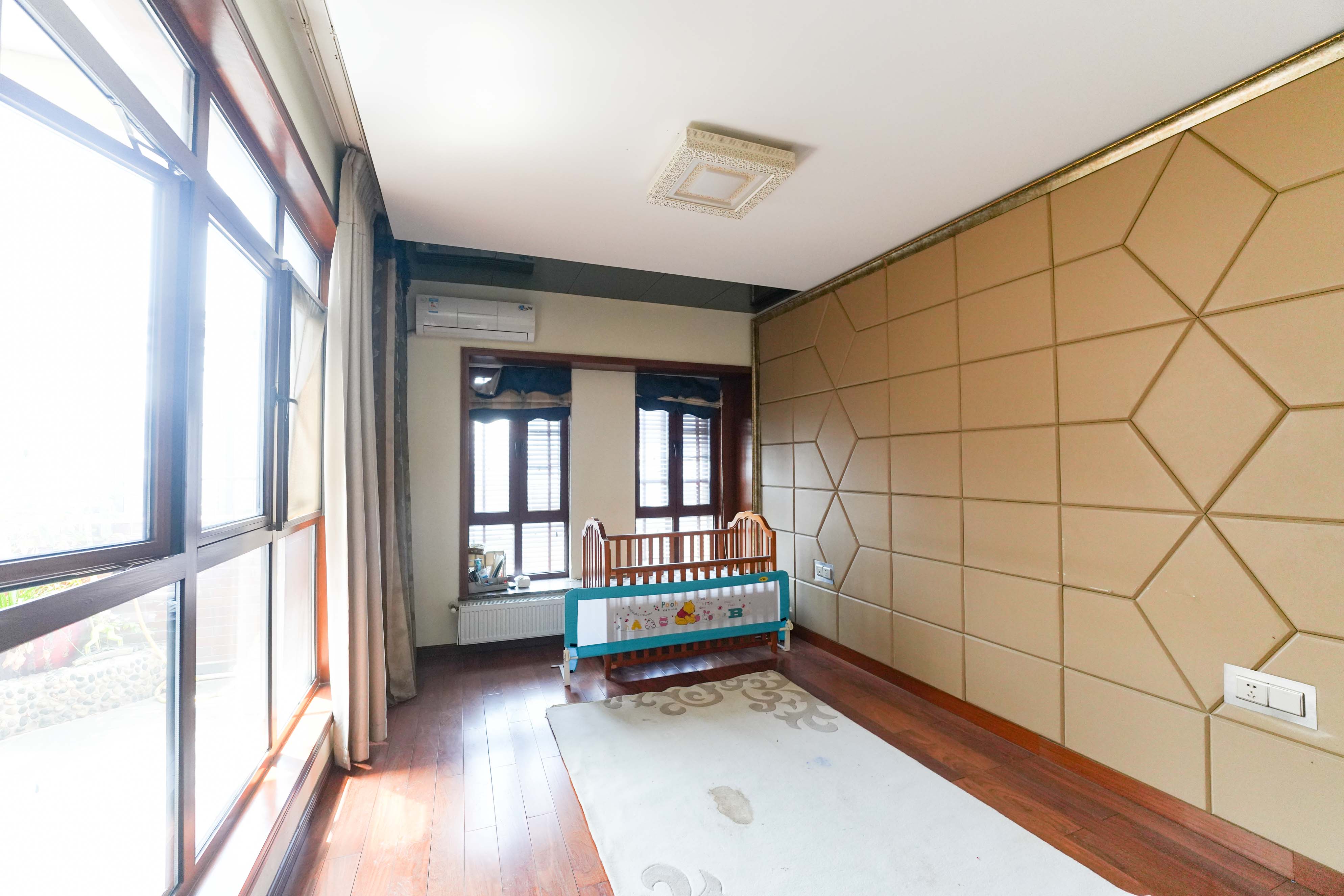 奥林匹克花园  3室2厅2卫   168.00万卧室