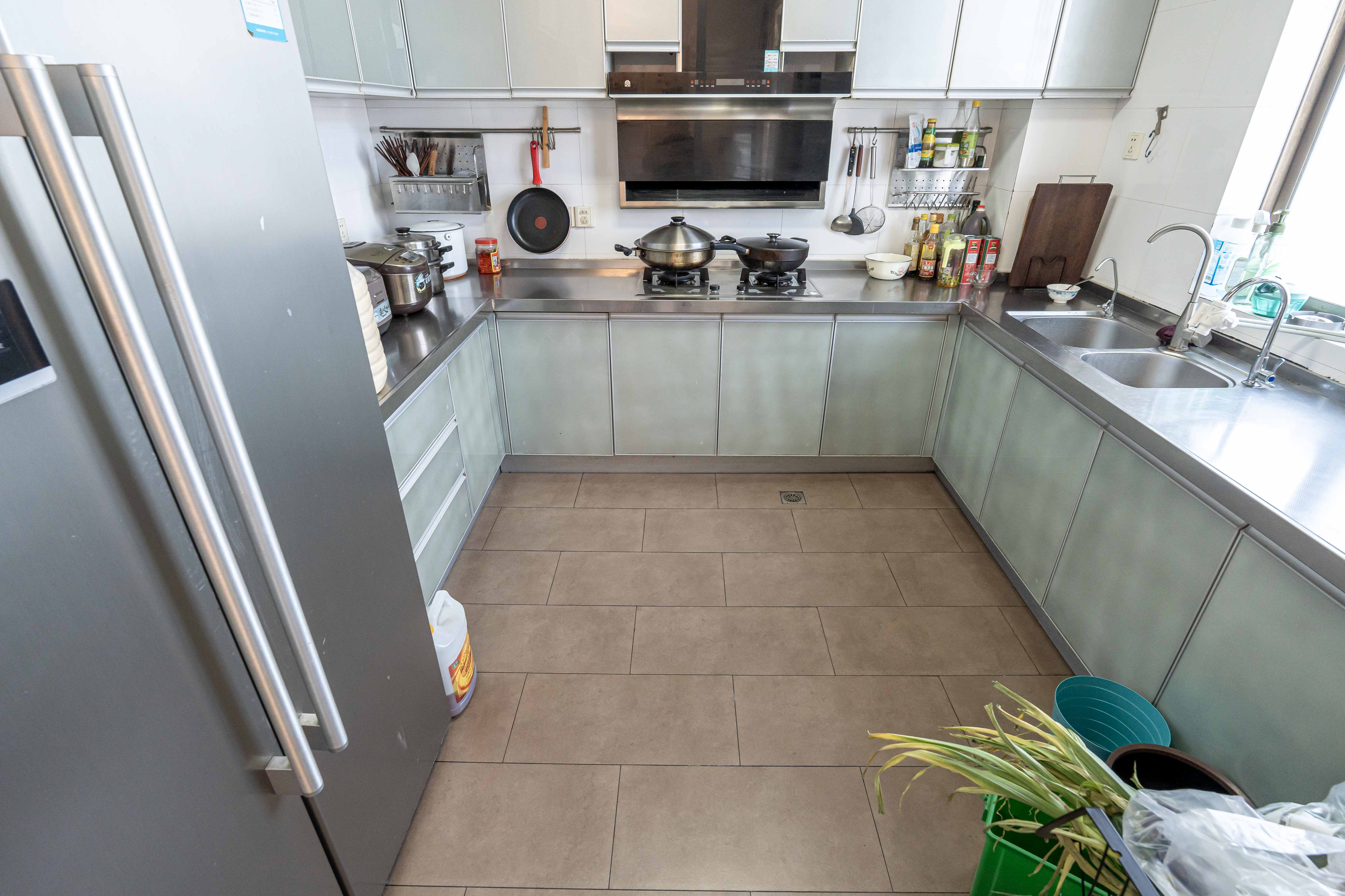 新星小区 7室2厅4卫 278.00万 新星小区 7室2厅4卫 278.00万厨房