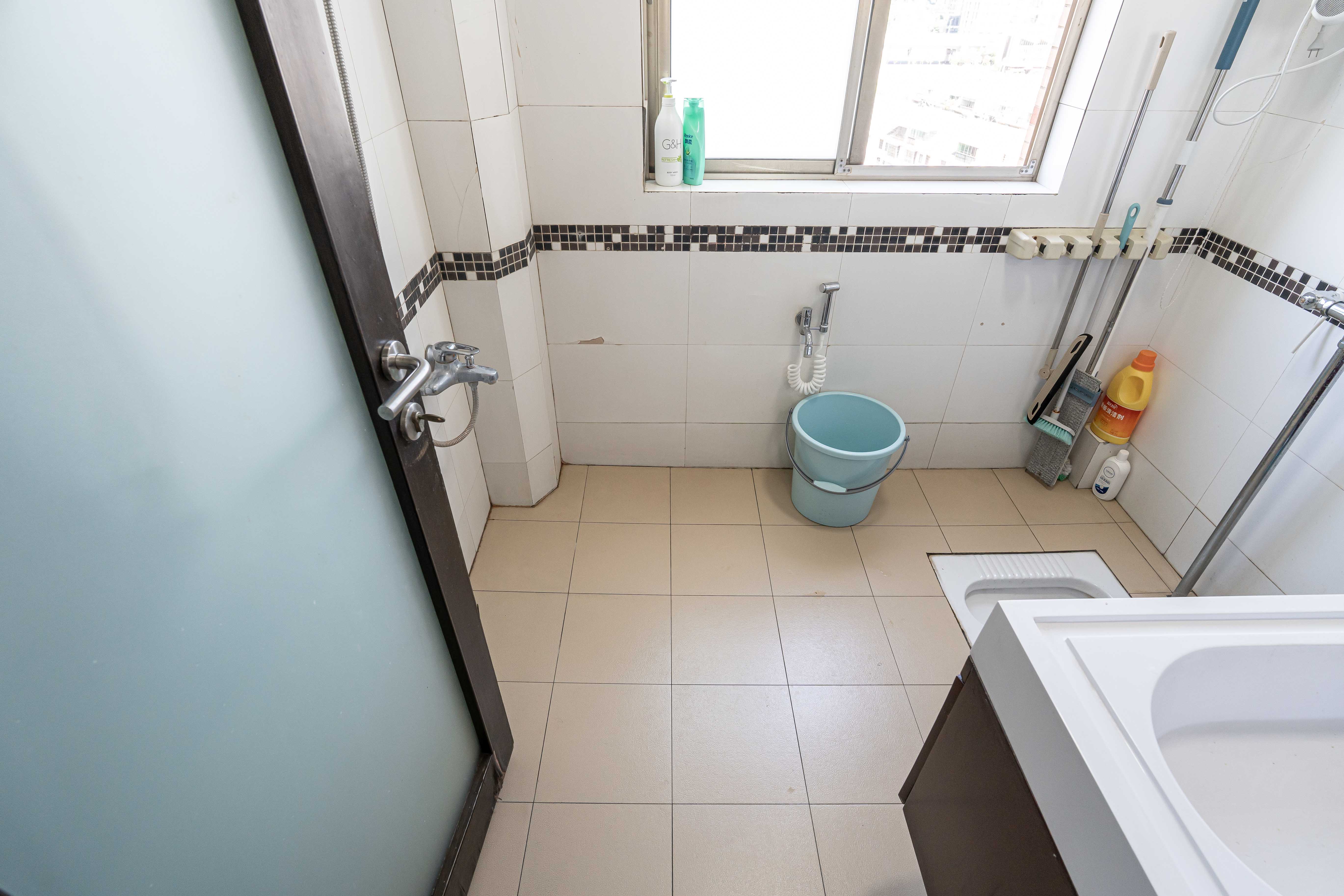 新星小区 7室2厅4卫 278.00万 新星小区 7室2厅4卫 278.00万卫生间