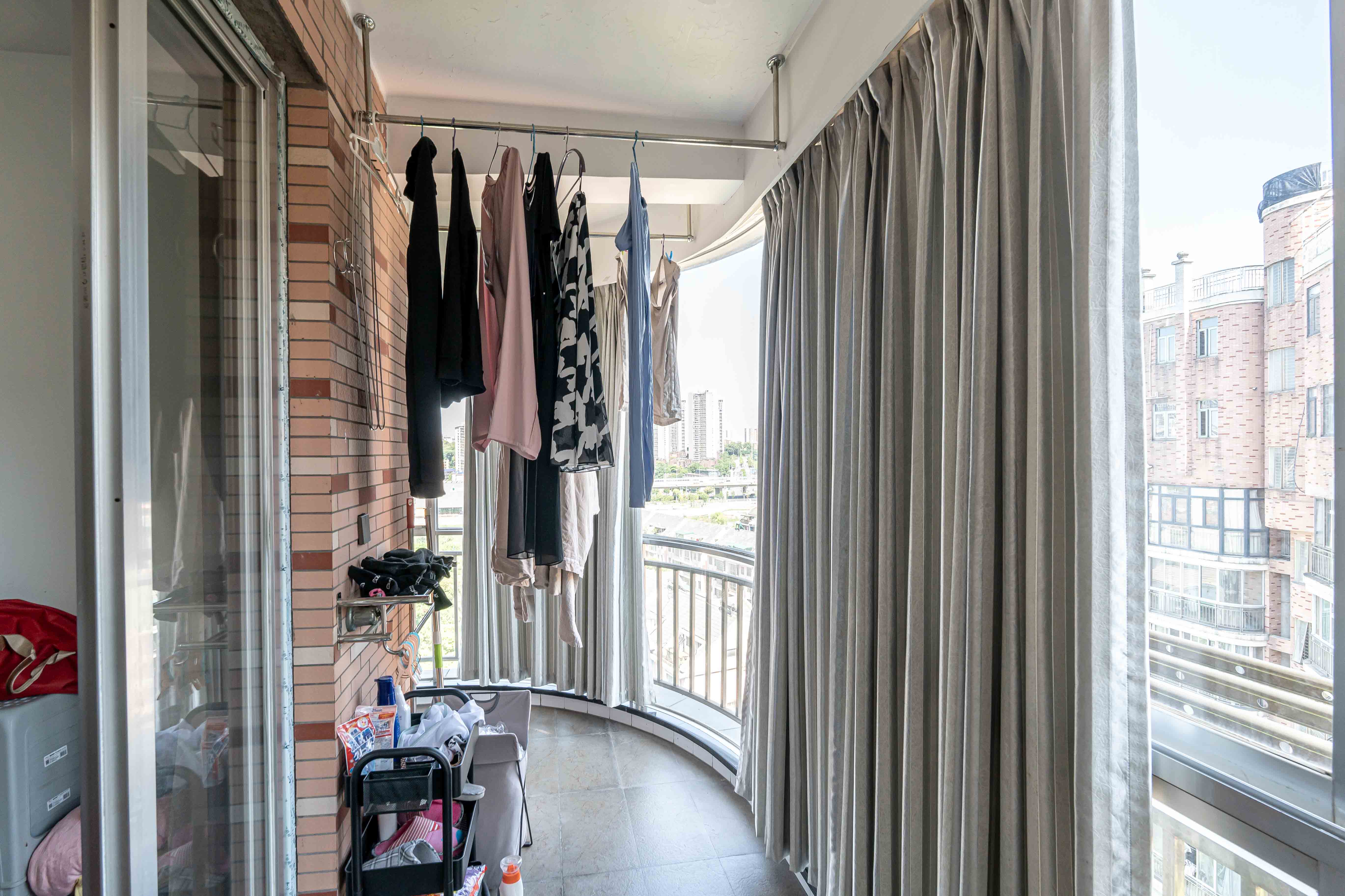 新星小区 7室2厅4卫 278.00万 新星小区 7室2厅4卫 278.00万阳台