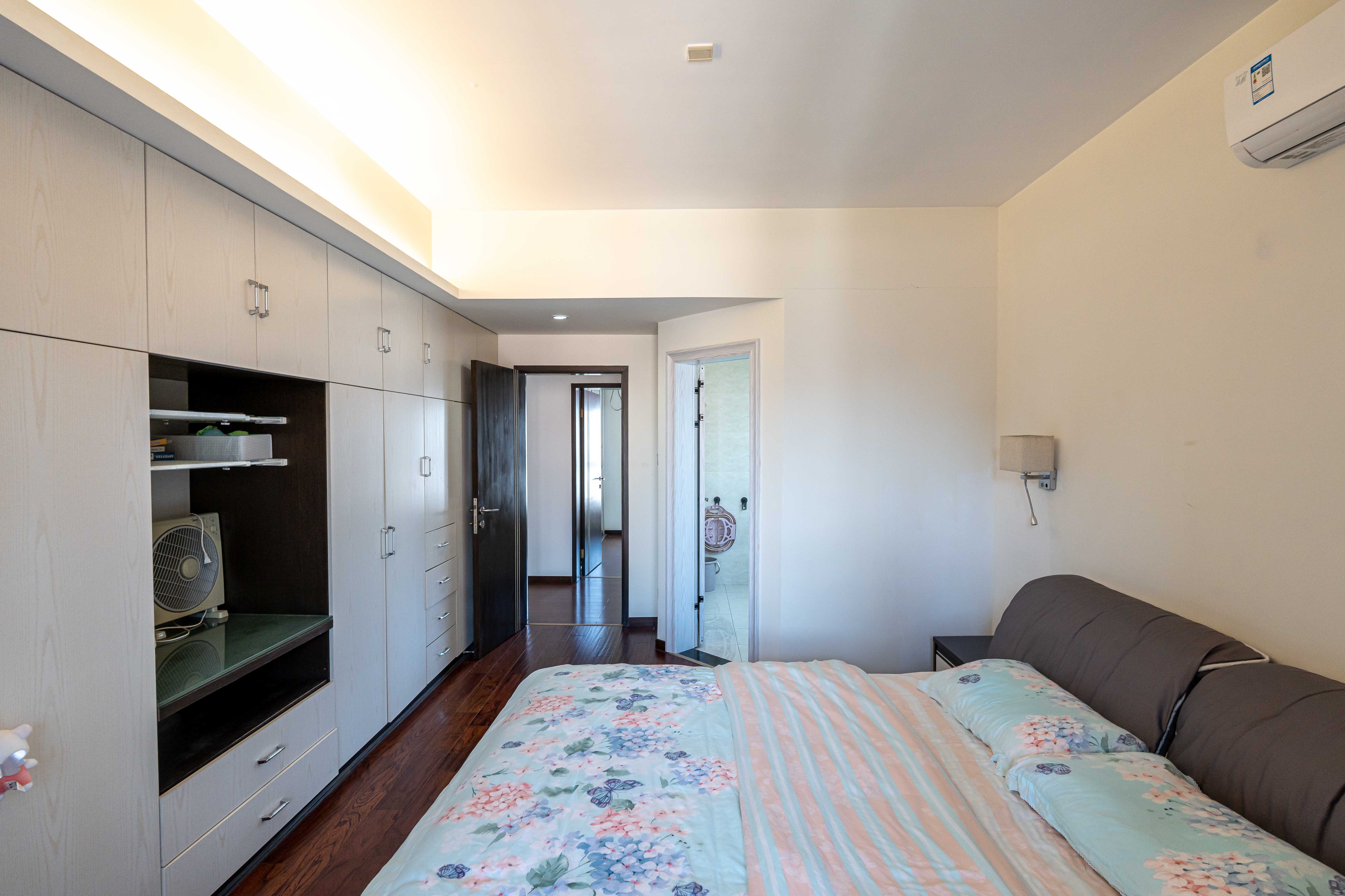 新星小区 7室2厅4卫 278.00万 新星小区 7室2厅4卫 278.00万卧室