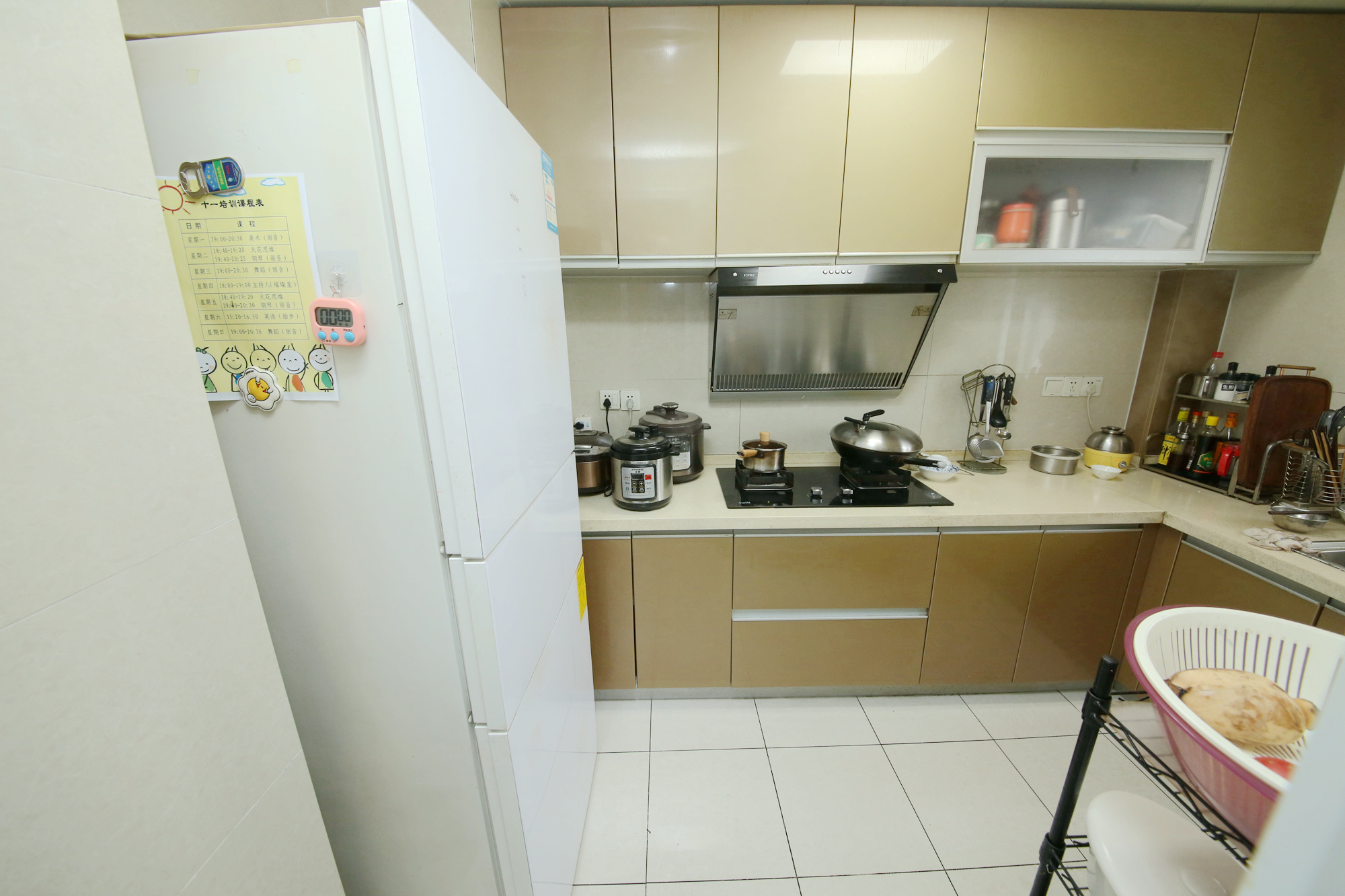 银港水晶城  3室2厅2卫   118.00万厨房