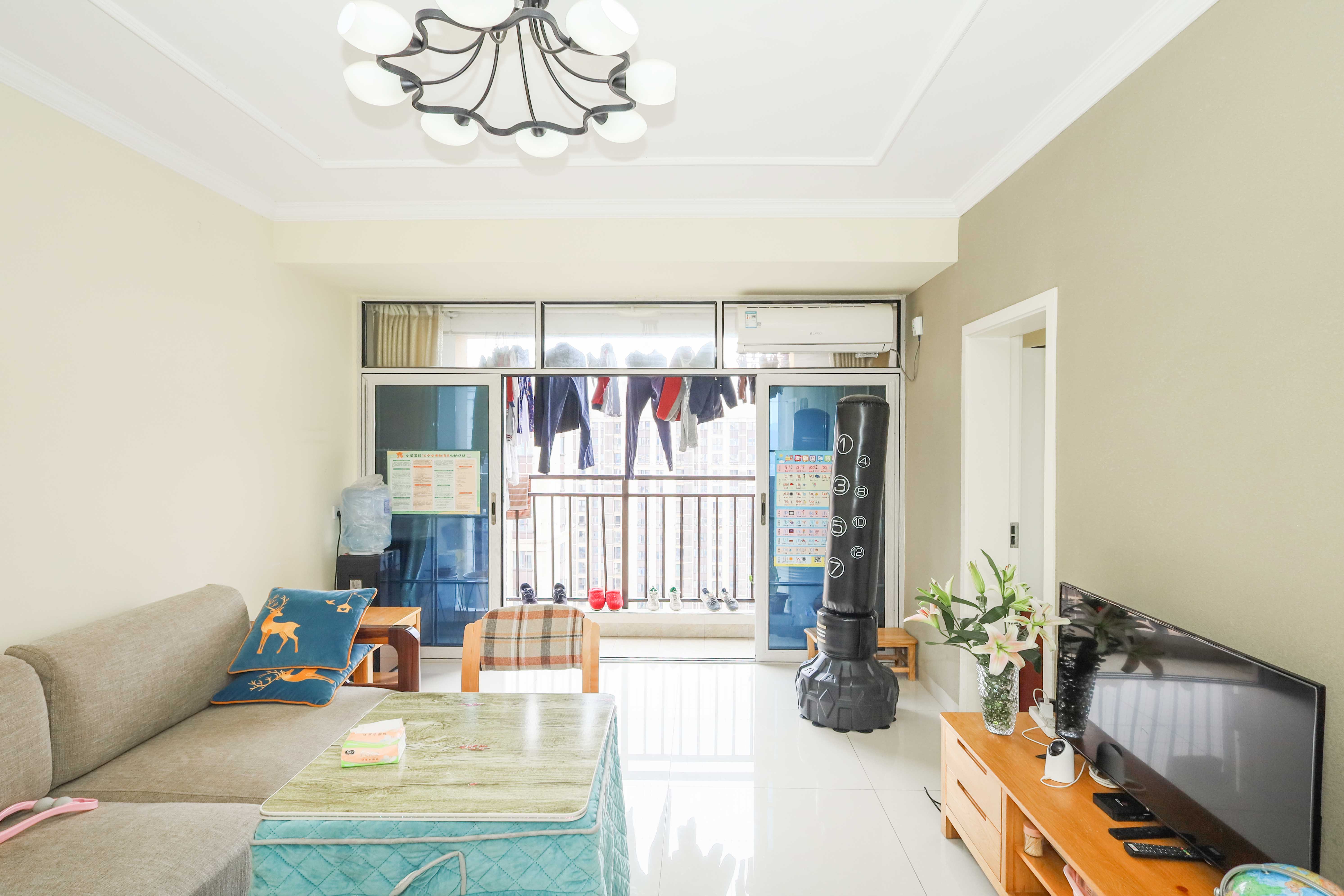 梅溪鑫苑名家  3室2厅1卫    115.0万客厅