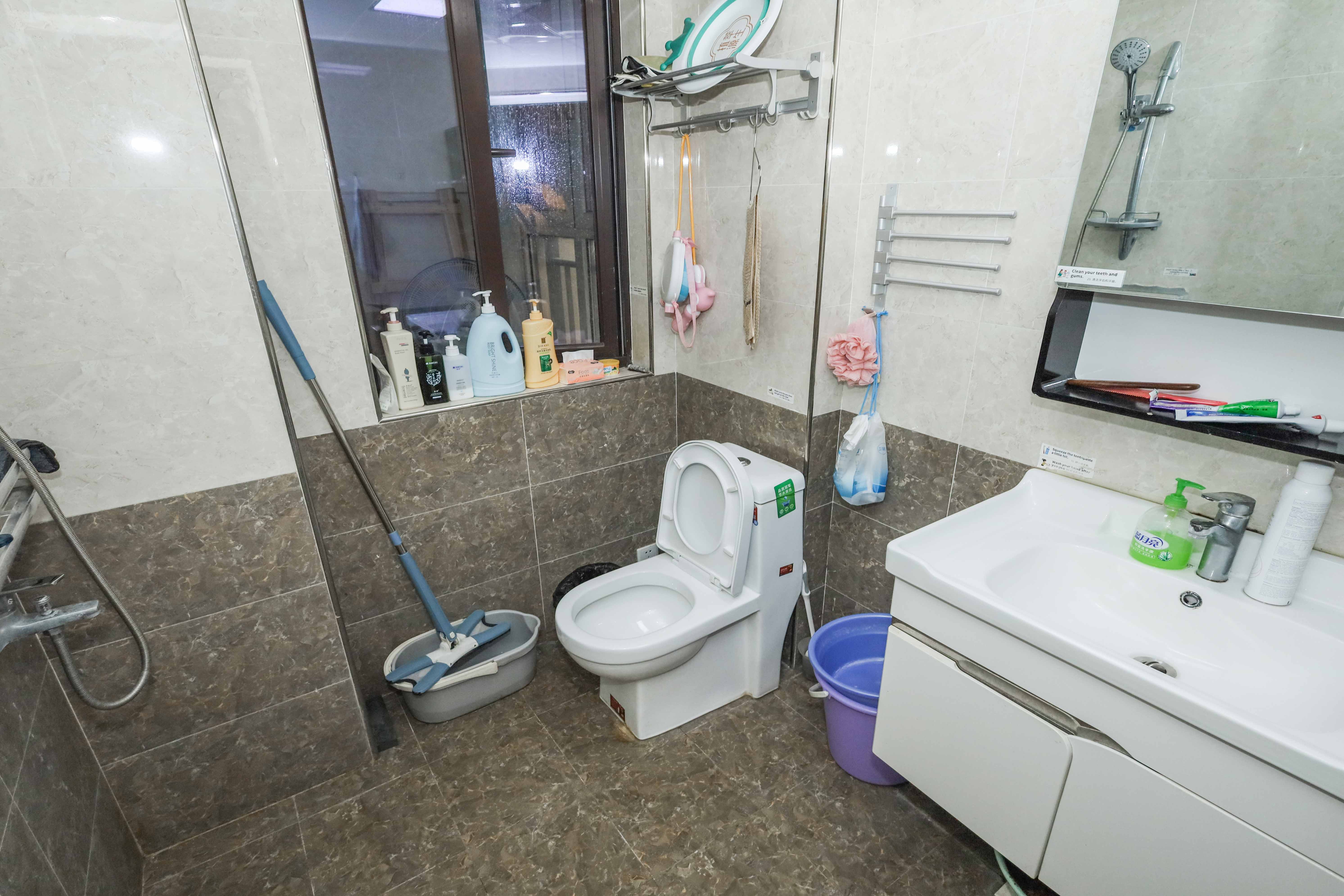 梅溪鑫苑名家  3室2厅1卫    115.0万卫生间